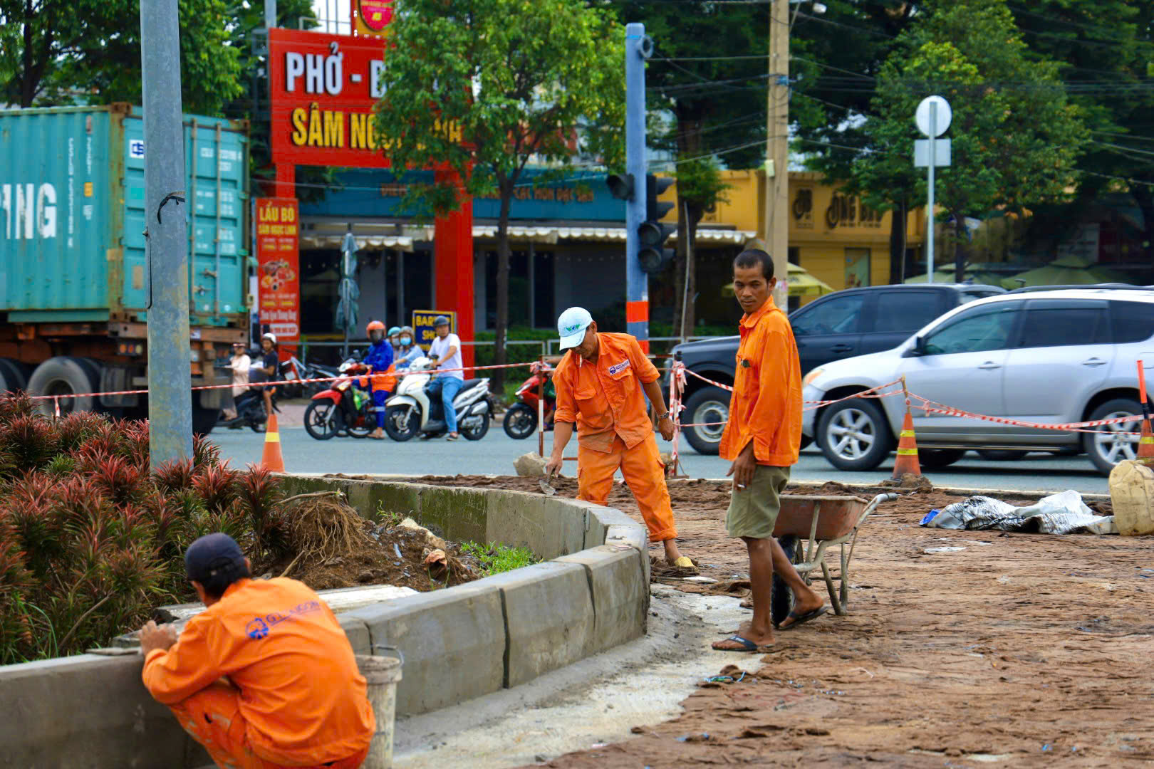 Sắp hoàn thành thu hẹp vòng xoay "tử thần" ở TP Thủ Đức- Ảnh 1.