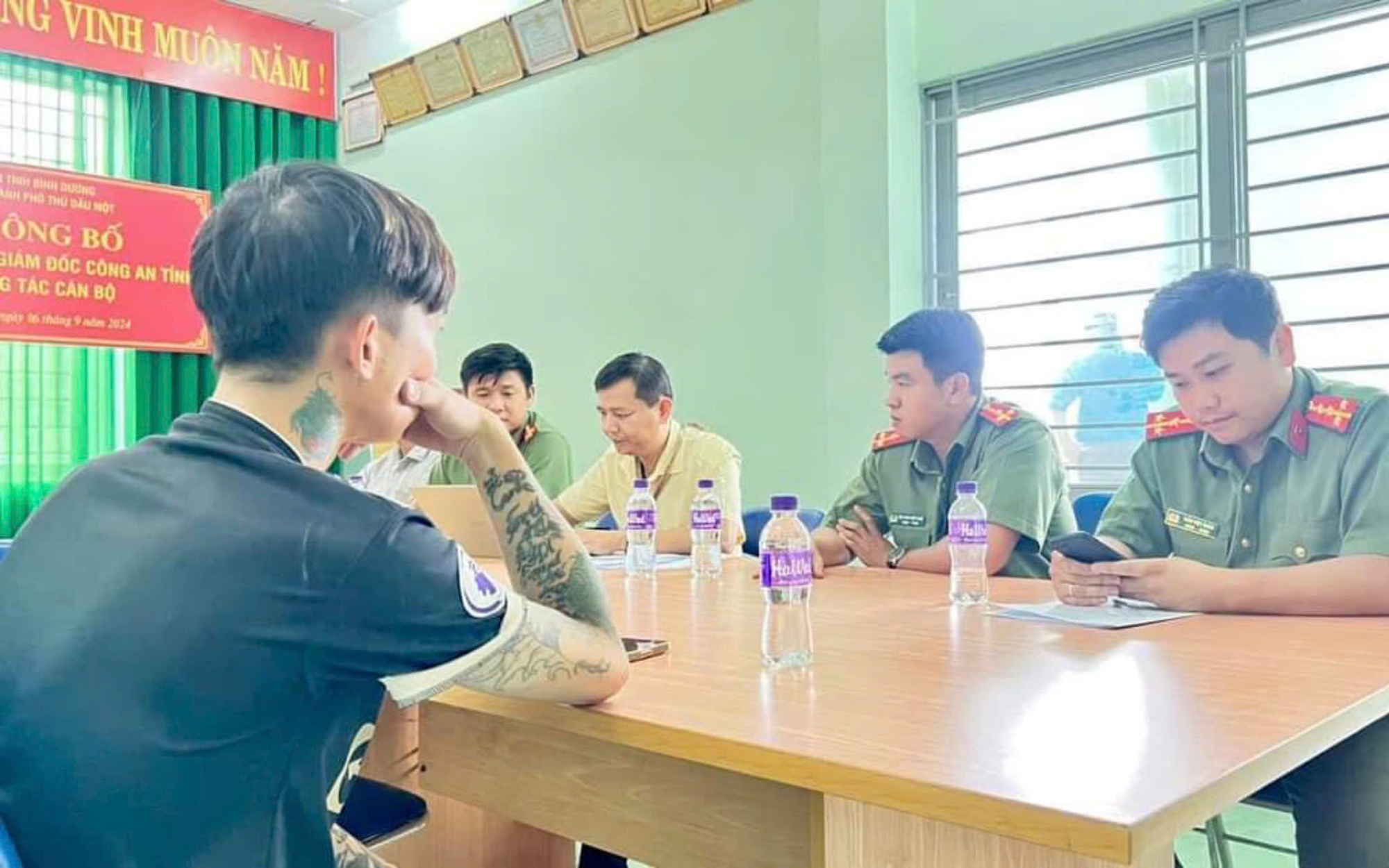 Nam thanh niên tung tin học sinh lớp 3 đâm chết bạn chung trường ở Bình Dương