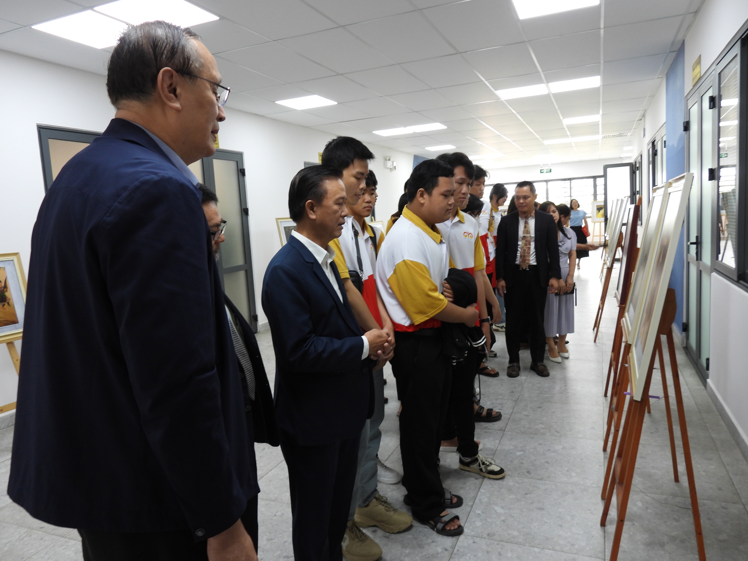 Một hoạt động t&ocirc;n vinh t&agrave;i năng nữ tổ chức tại Trường ĐH Cửu Long- Ảnh 4.