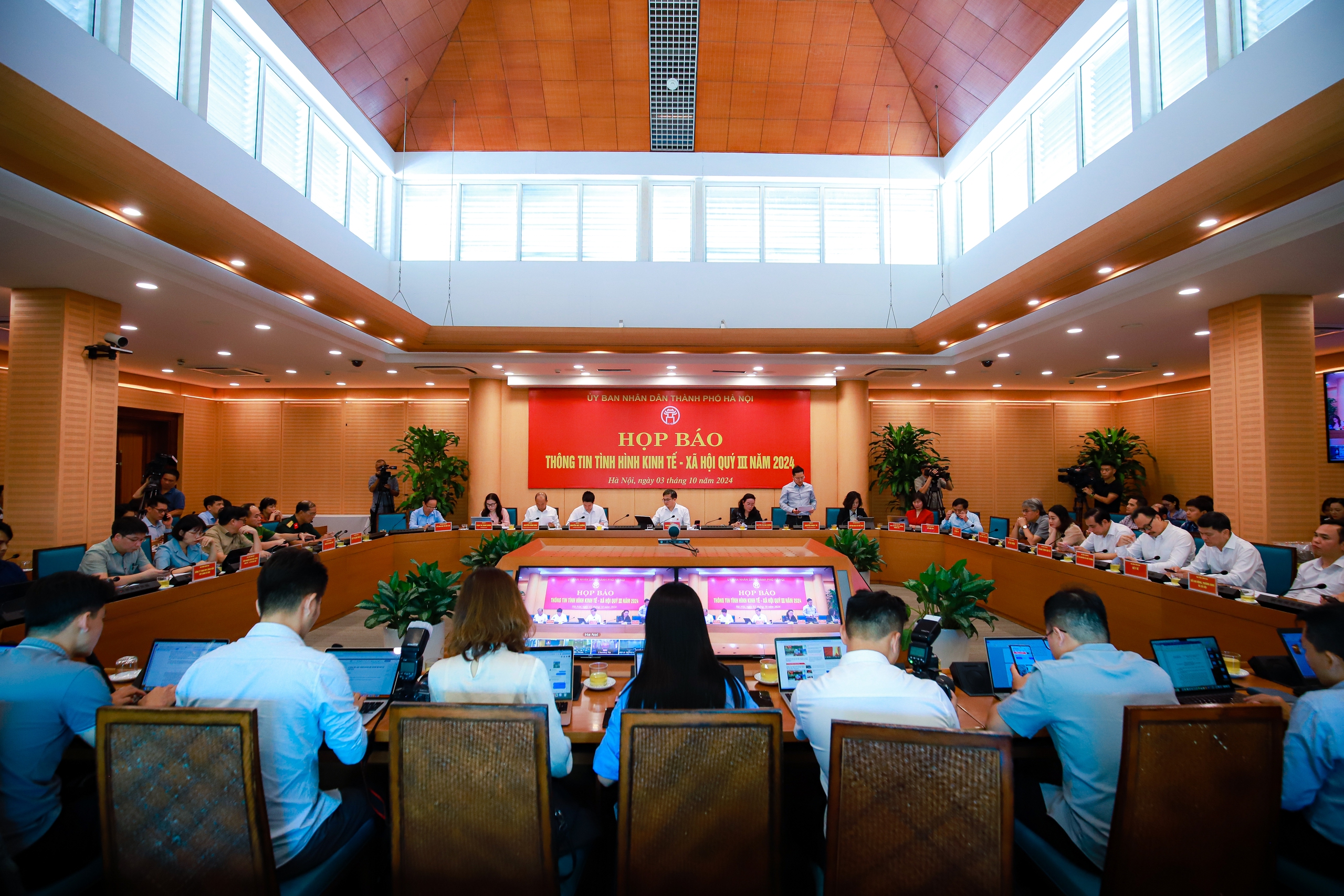 H&agrave; Nội truy tr&aacute;ch nhiệm về c&acirc;y xanh trồng m&agrave; c&ograve;n nguy&ecirc;n bầu- Ảnh 1.