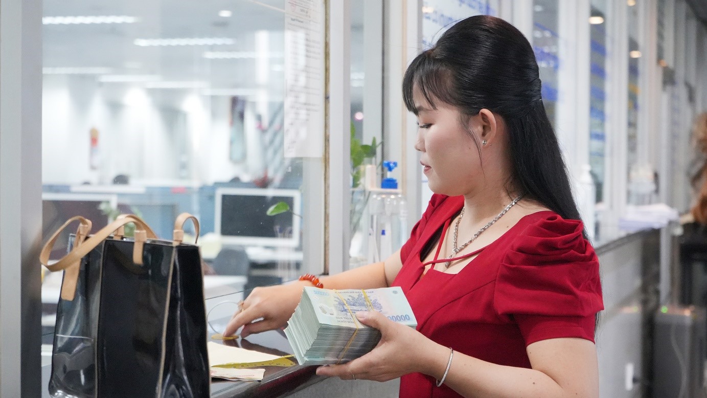 Gần 600 triệu đồng c&ugrave;ng hơn 75.000 thẻ điện thoại đ&atilde; được Tr&agrave; Dr Thanh trao cho kh&aacute;ch h&agrave;ng chỉ trong 2 th&aacute;ng qua- Ảnh 1.