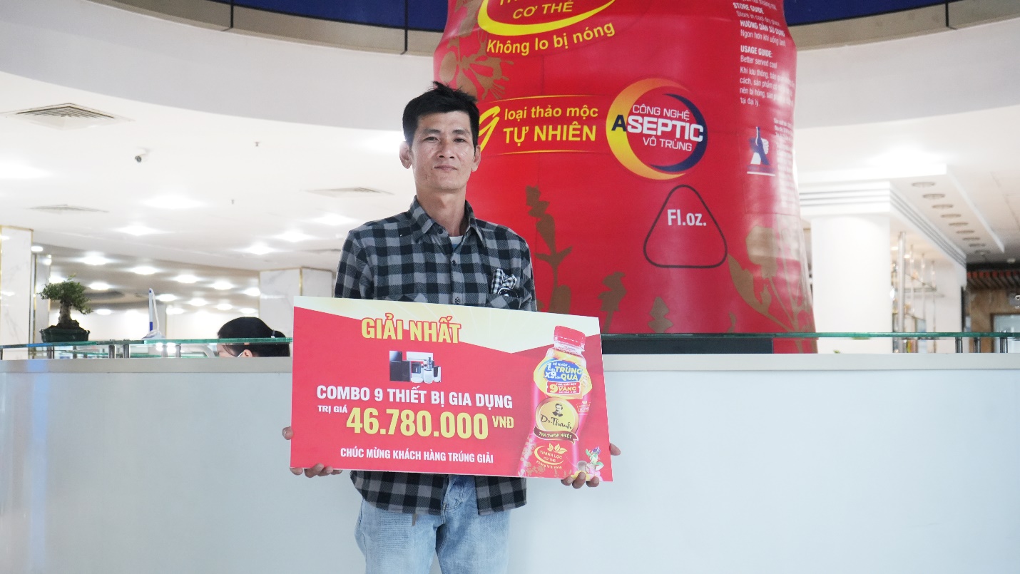 Gần 600 triệu đồng c&ugrave;ng hơn 75.000 thẻ điện thoại đ&atilde; được Tr&agrave; Dr Thanh trao cho kh&aacute;ch h&agrave;ng chỉ trong 2 th&aacute;ng qua- Ảnh 2.