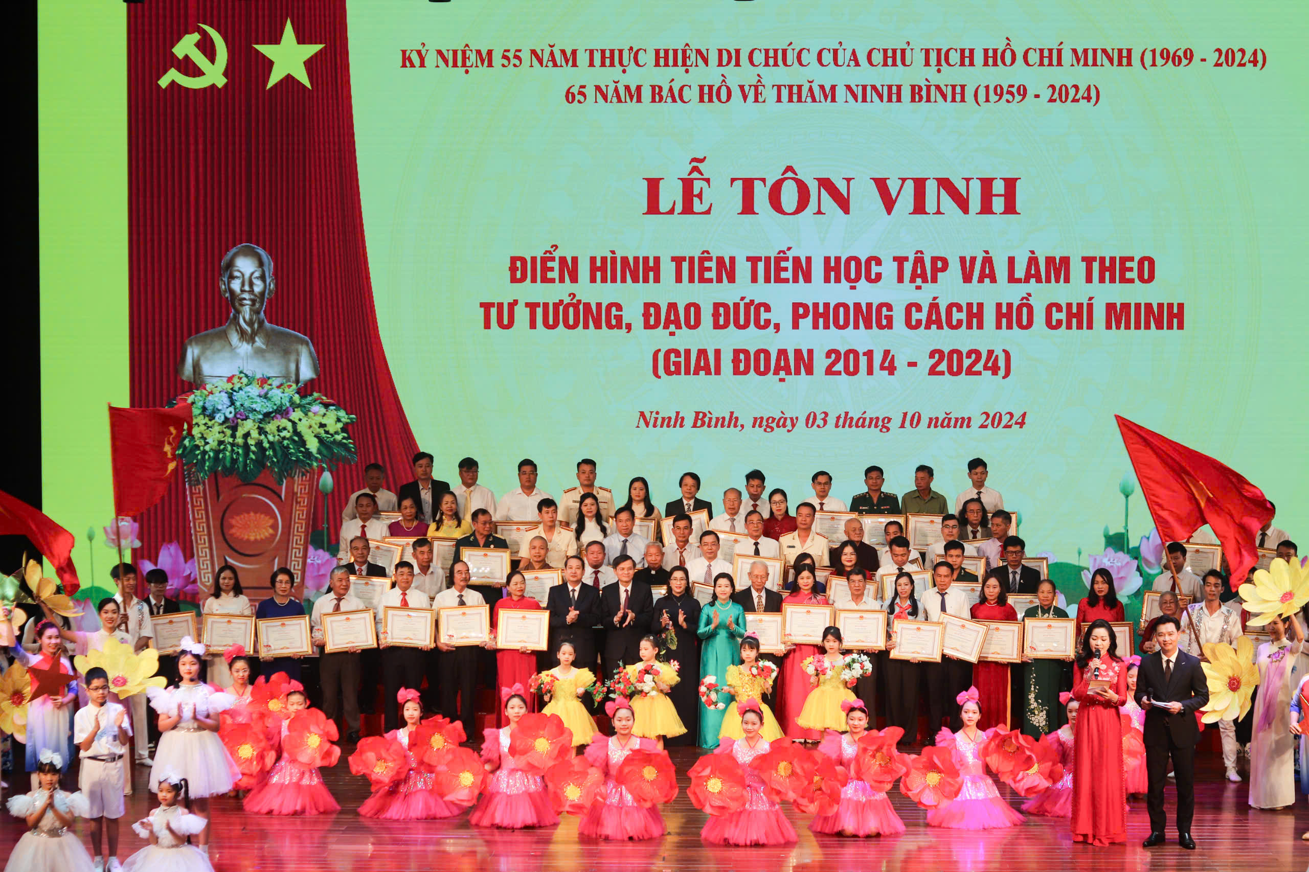 T&ocirc;n vinh 65 điển h&igrave;nh học tập, l&agrave;m theo lời B&aacute;c- Ảnh 1.