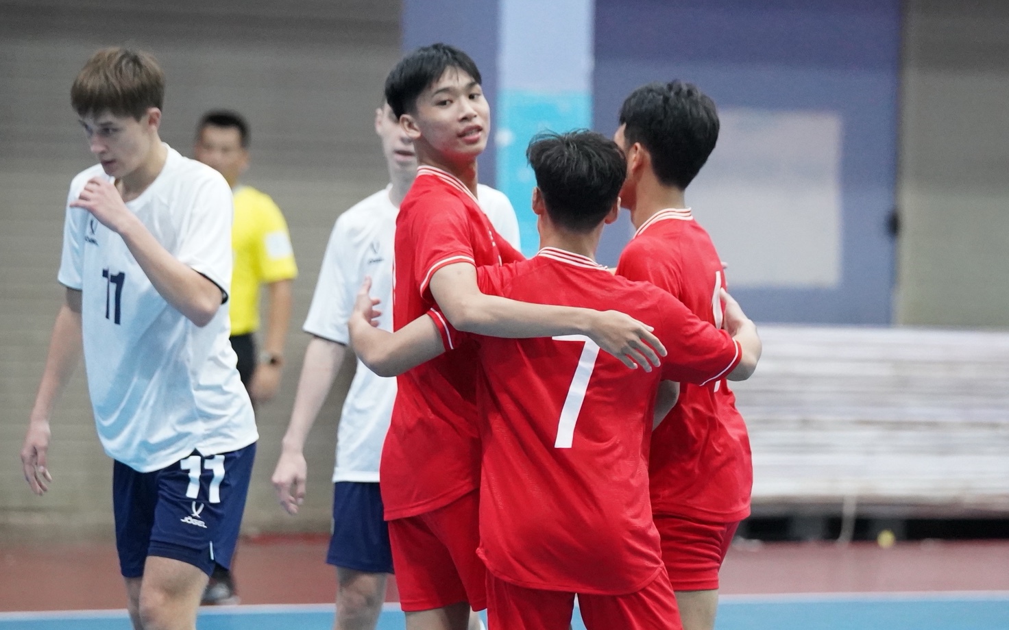 U19 futsal Việt Nam thắng c&aacute;ch biệt 2 b&agrave;n trước tốp 7 thế giới