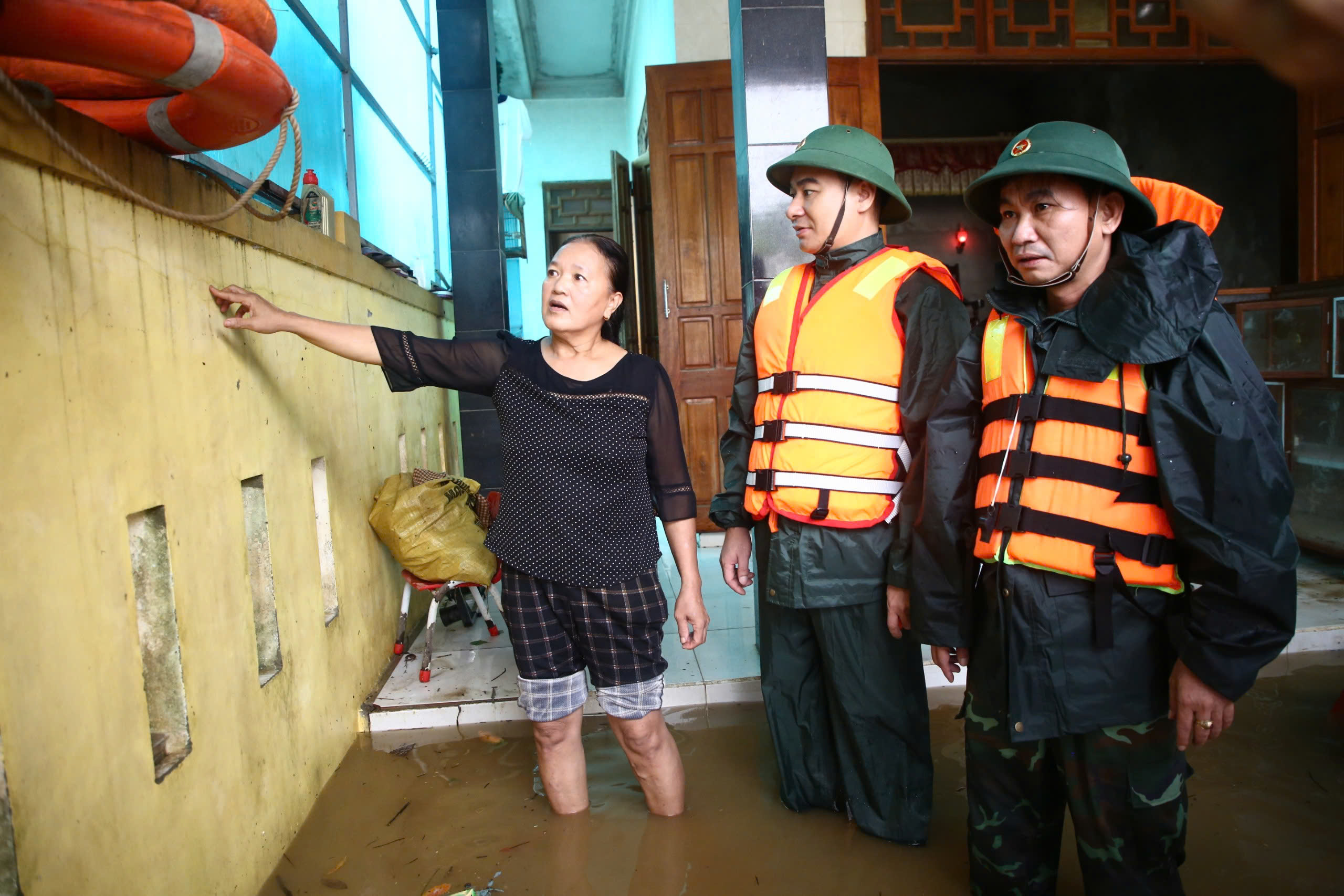 H&igrave;nh ảnh mới nhất về cuộc sống người d&acirc;n ở "rốn lũ" Lệ Thủy- Ảnh 8.