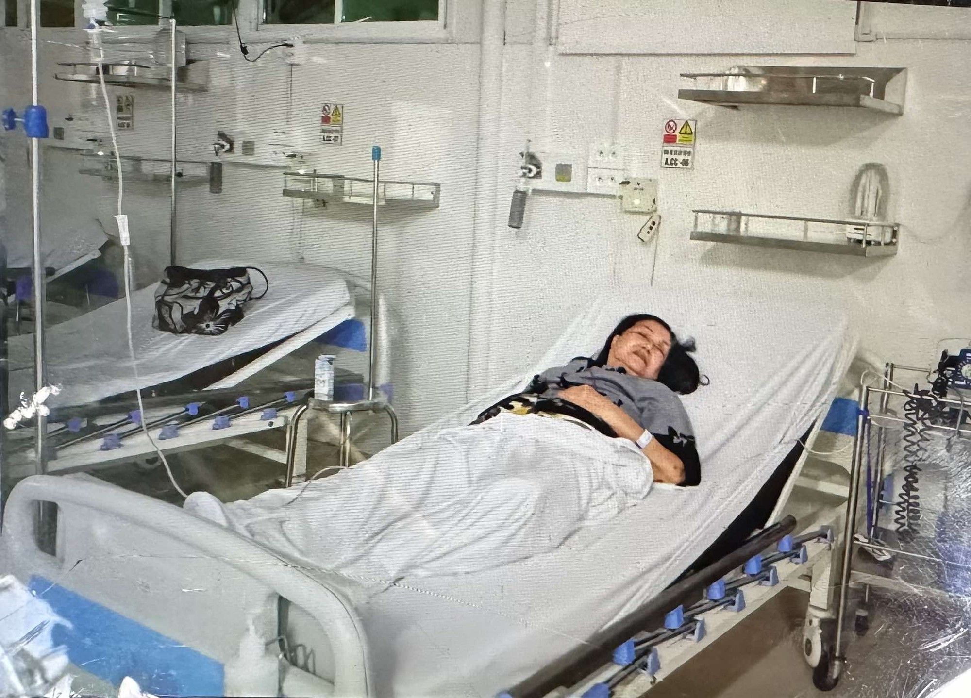 NSND Kim Cương cấp cứu, dang dở việc diễn "L&aacute; sầu ri&ecirc;ng" tại H&agrave; Nội- Ảnh 1.
