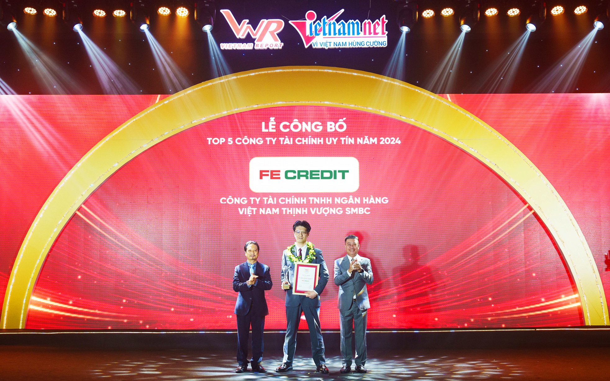FE CREDIT - Top 5 C&ocirc;ng ty Uy t&iacute;n Ng&agrave;nh T&agrave;i ch&iacute;nh 2024 