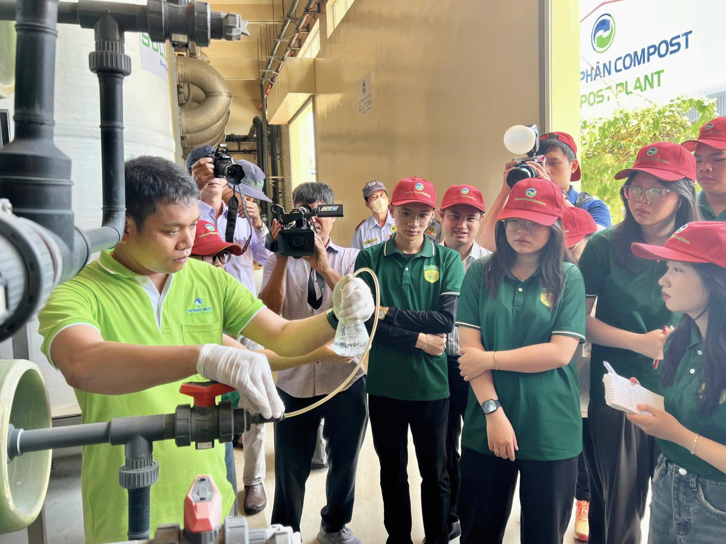 Sinh vi&ecirc;n Hutech tham quan VWS- Ảnh 2.