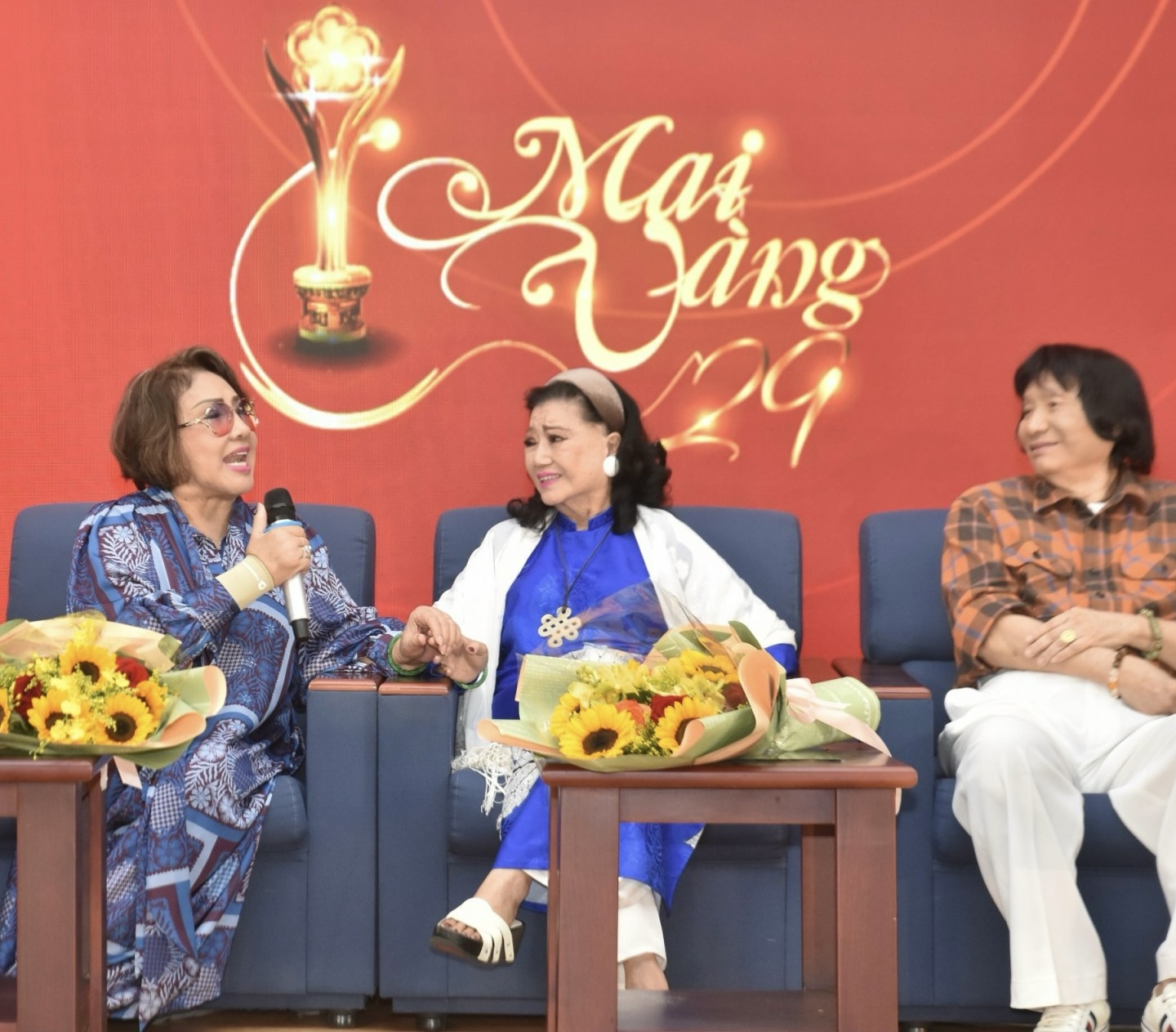 NSND Kim Cương cấp cứu, dang dở việc diễn "L&aacute; sầu ri&ecirc;ng" tại H&agrave; Nội- Ảnh 2.