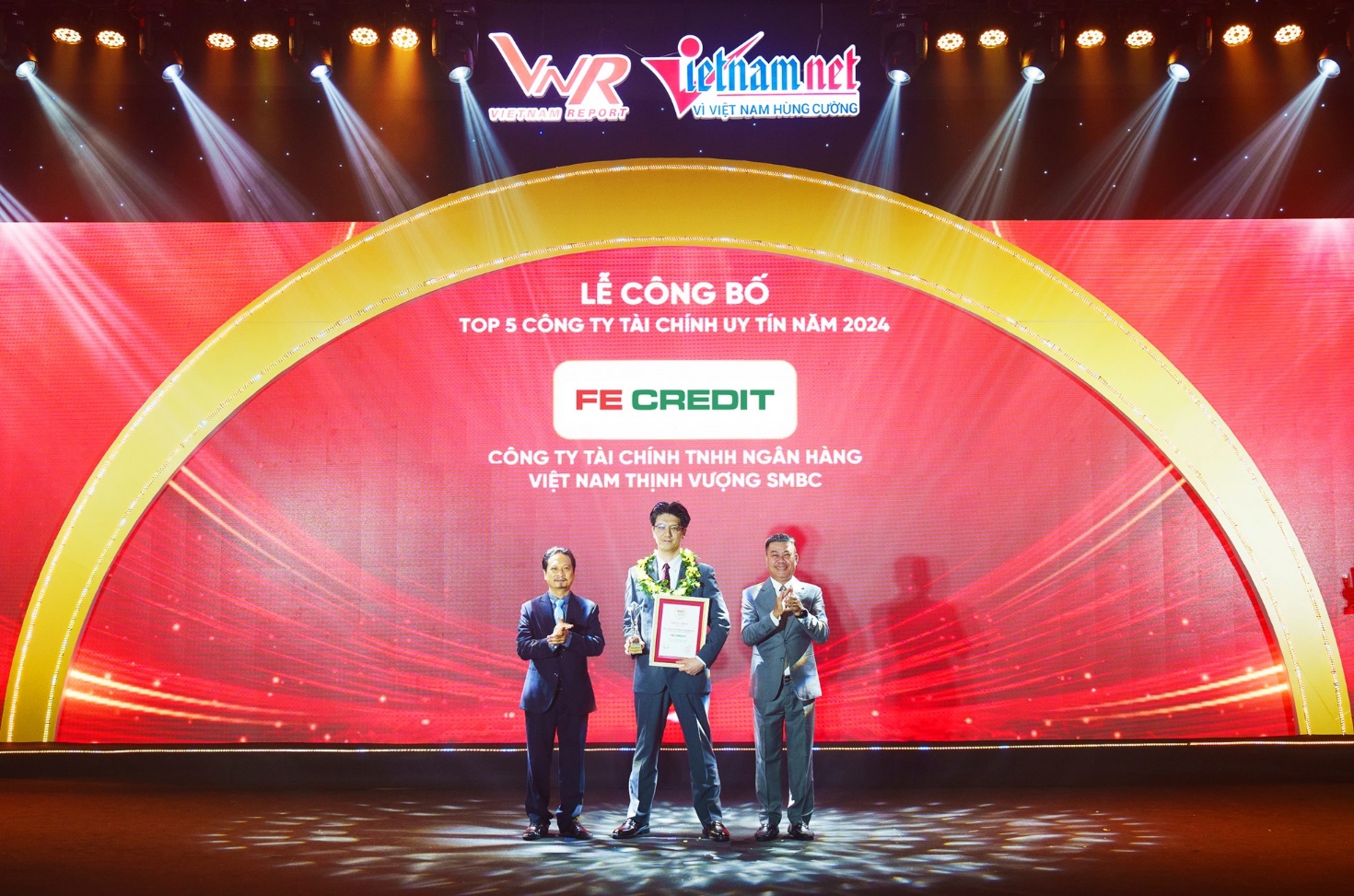 FE CREDIT - Top 5 C&ocirc;ng ty Uy t&iacute;n Ng&agrave;nh T&agrave;i ch&iacute;nh 2024 - Ảnh 1.