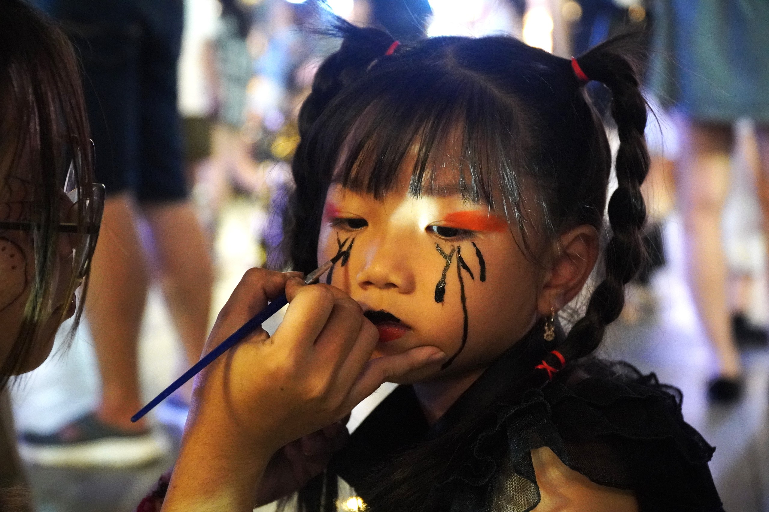 Dịch vụ vẽ ho&aacute; trang Halloween bội thu tại phố đi bộ Nguyễn Huệ- Ảnh 7.