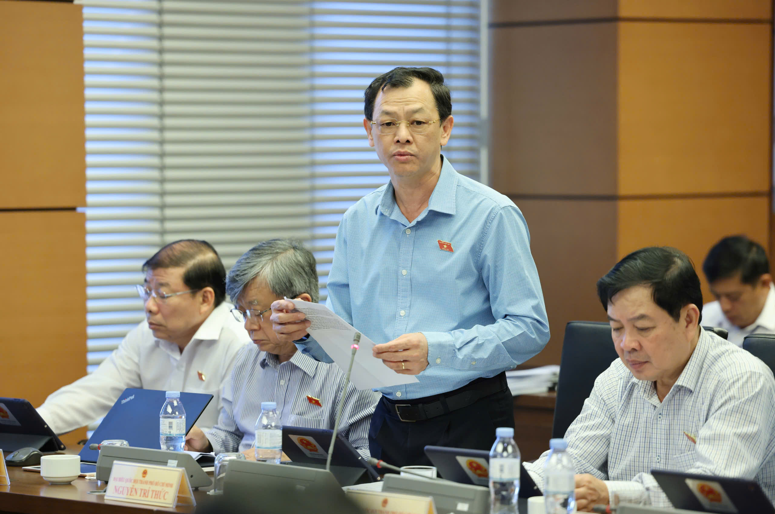Đại biểu Phạm Khánh Phong Lan: Quy định đấu thầu thuốc đang "gỡ ra hay trói thêm"- Ảnh 2.