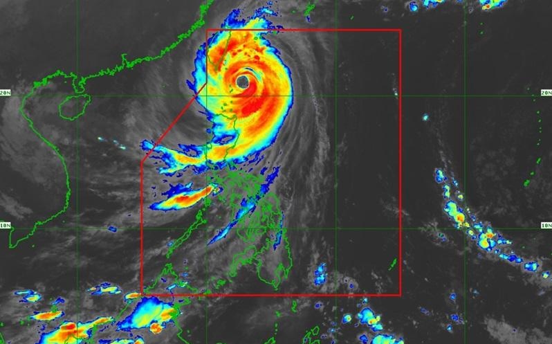 T&igrave;nh h&igrave;nh đang diễn biến phức tạp tr&ecirc;n quần đảo Batane, Philippines. Ảnh: GMA News