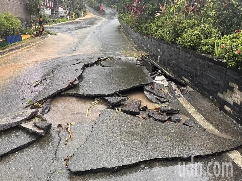 B&atilde;o Kong-rey: Đ&agrave;i Loan hoang mang trước lốc xo&aacute;y, s&oacute;ng cao 10 m- Ảnh 5.