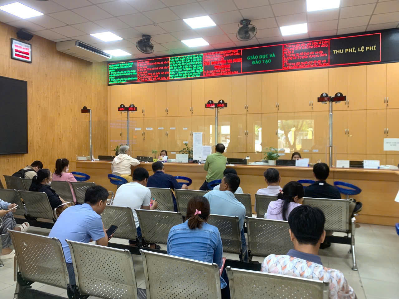 Ngày đầu áp dụng bảng giá đất mới tại TP HCM: Nơi nhộn nhịp, chỗ vắng vẻ- Ảnh 1.