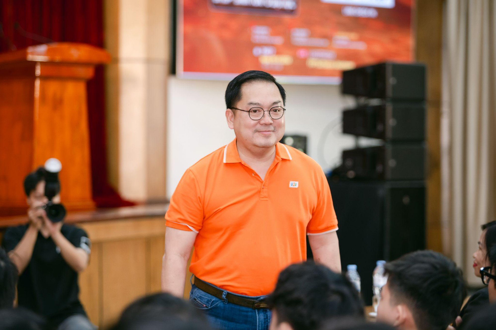 &Ocirc;ng Ho&agrave;ng Nam Tiến: &ldquo;Thế hệ l&agrave;m chủ AI l&agrave; thế hệ l&atilde;nh đạo tương lai&rdquo;- Ảnh 1.