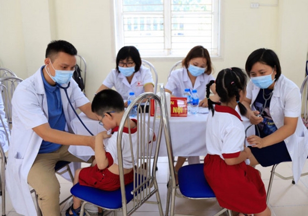 Đề xuất cho học sinh mua BHYT hộ gia đình để giảm chi phí- Ảnh 1.