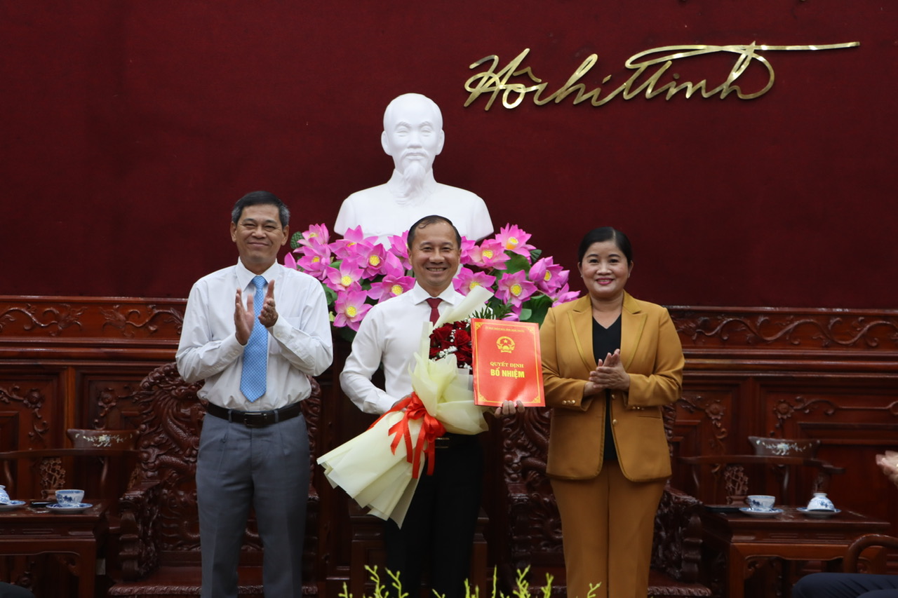Điều động, bổ nhiệm c&aacute;n bộ ở nhiều vị tr&iacute; quan trọng của tỉnh B&igrave;nh Phước - Ảnh 2.