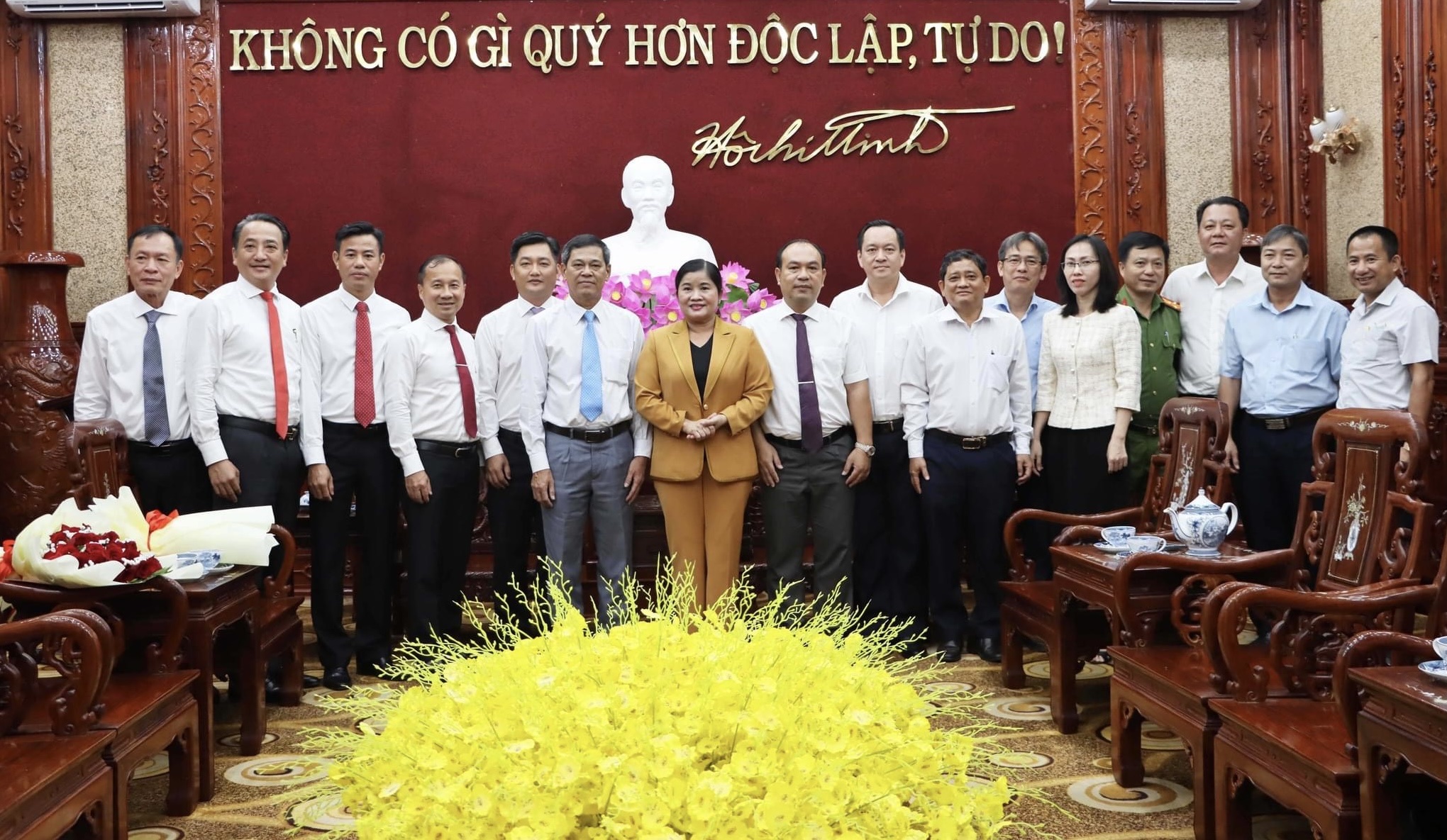 Điều động, bổ nhiệm c&aacute;n bộ ở nhiều vị tr&iacute; quan trọng của tỉnh B&igrave;nh Phước - Ảnh 1.