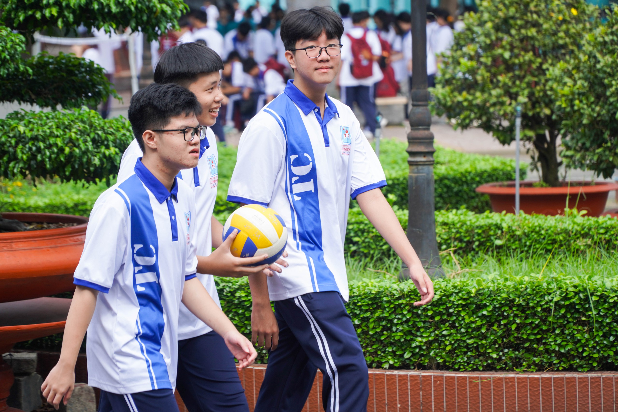 Những h&igrave;nh ảnh kh&aacute;c lạ ở ng&ocirc;i trường kh&ocirc;ng sử dụng điện thoại tại TP HCM- Ảnh 5.