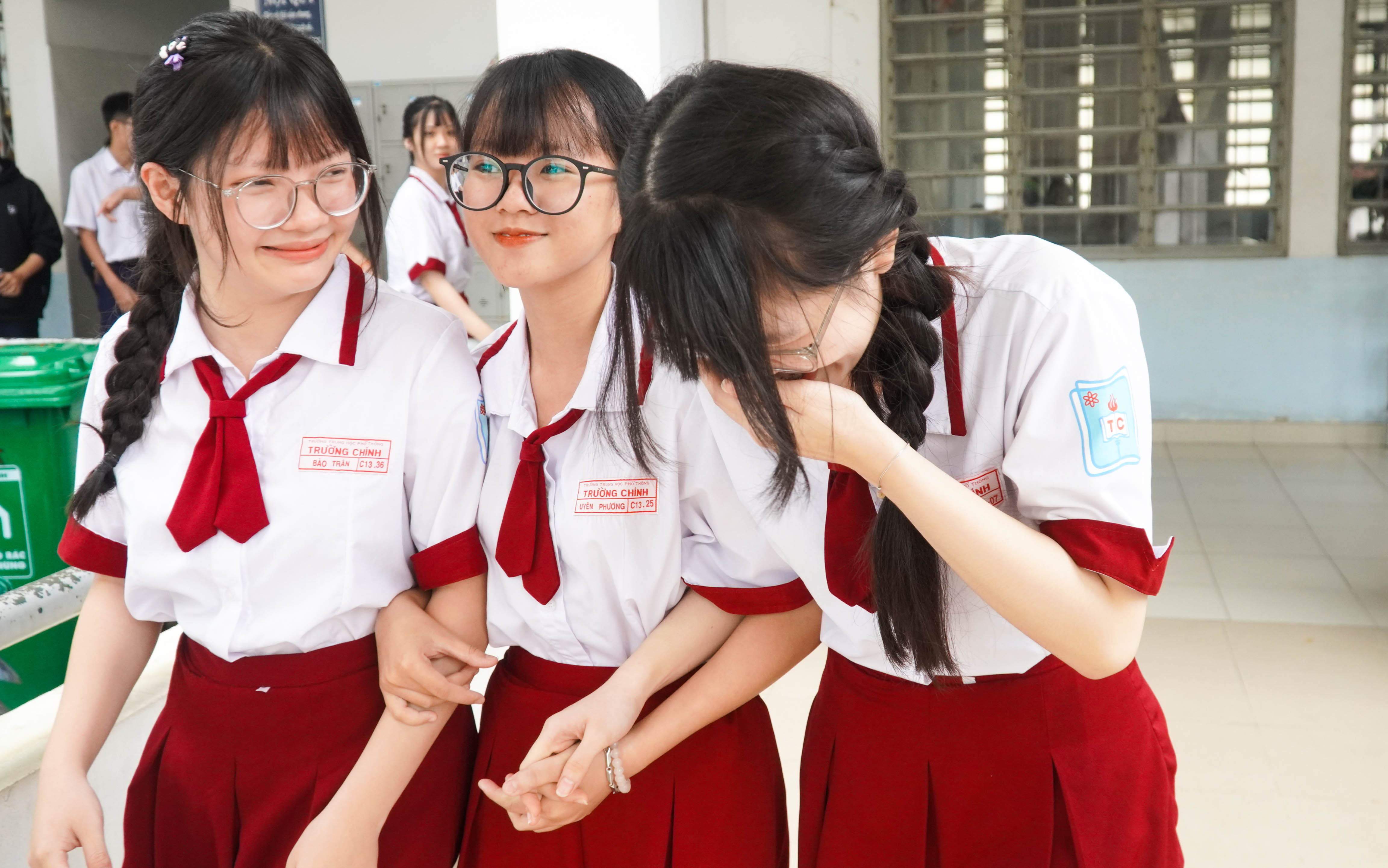 Những h&igrave;nh ảnh kh&aacute;c lạ ở ng&ocirc;i trường kh&ocirc;ng sử dụng điện thoại tại TP HCM- Ảnh 1.