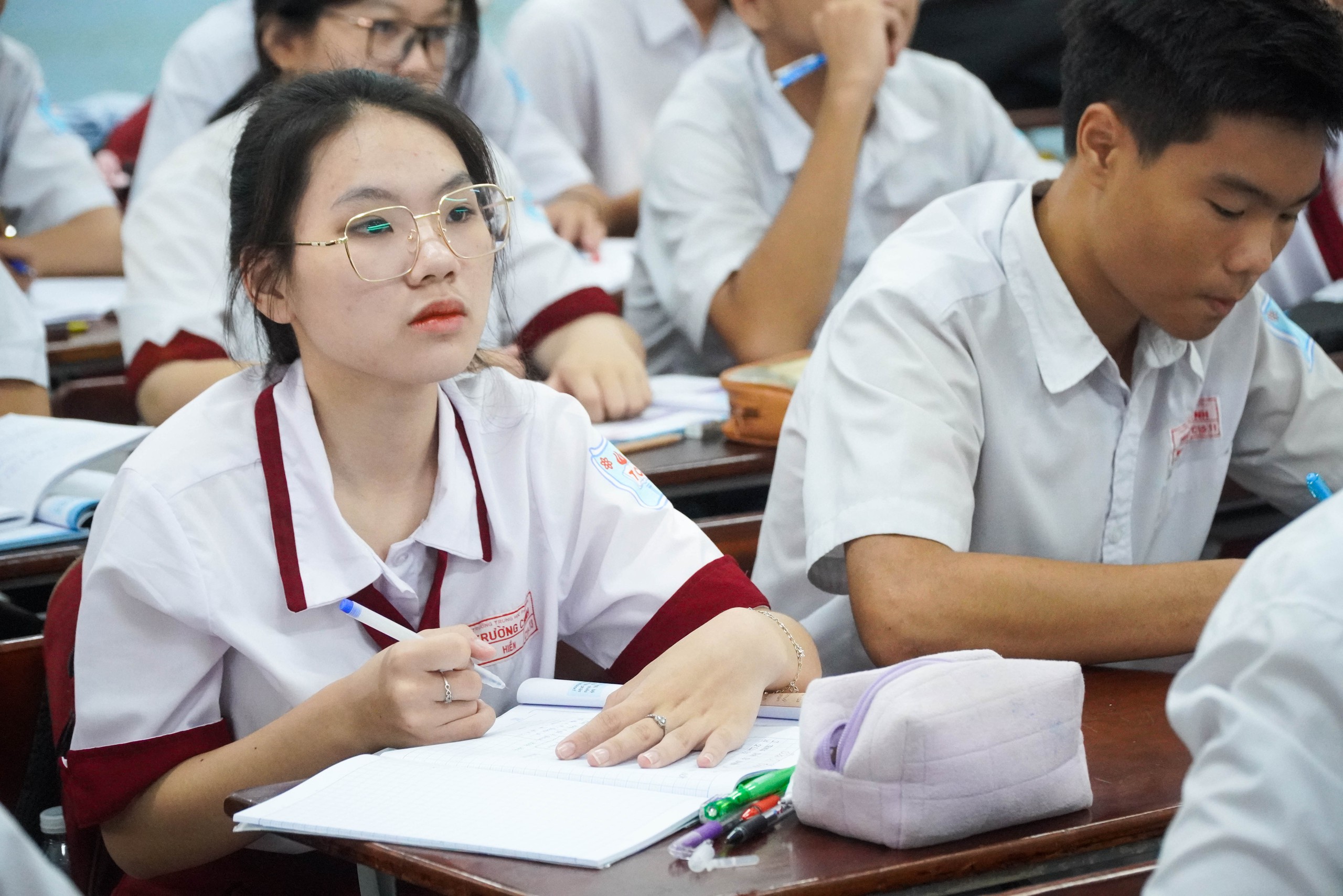 Những h&igrave;nh ảnh kh&aacute;c lạ ở ng&ocirc;i trường kh&ocirc;ng sử dụng điện thoại tại TP HCM- Ảnh 9.