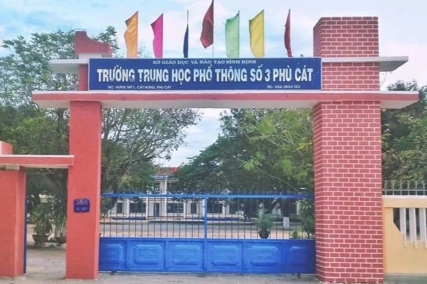 Hiệu trưởng n&oacute;i g&igrave; về việc nh&agrave; trường th&aacute;o 5 tivi trả phụ huynh?- Ảnh 1.