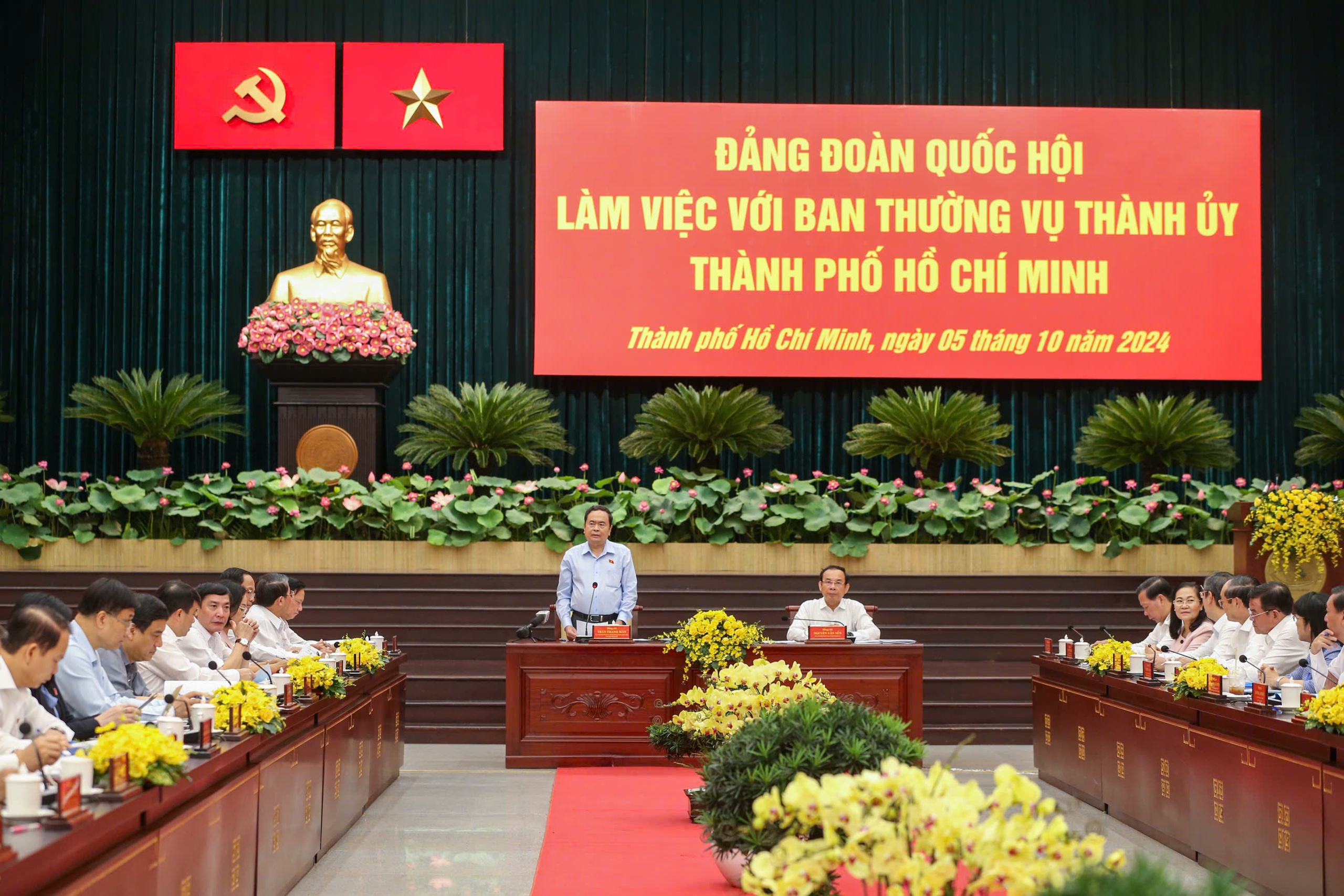 Chủ tịch Quốc hội: Nghi&ecirc;n cứu kỹ c&aacute;c kiến nghị 
để th&aacute;o gỡ kh&oacute; khăn, vướng mắc cho TP HCM- Ảnh 3.