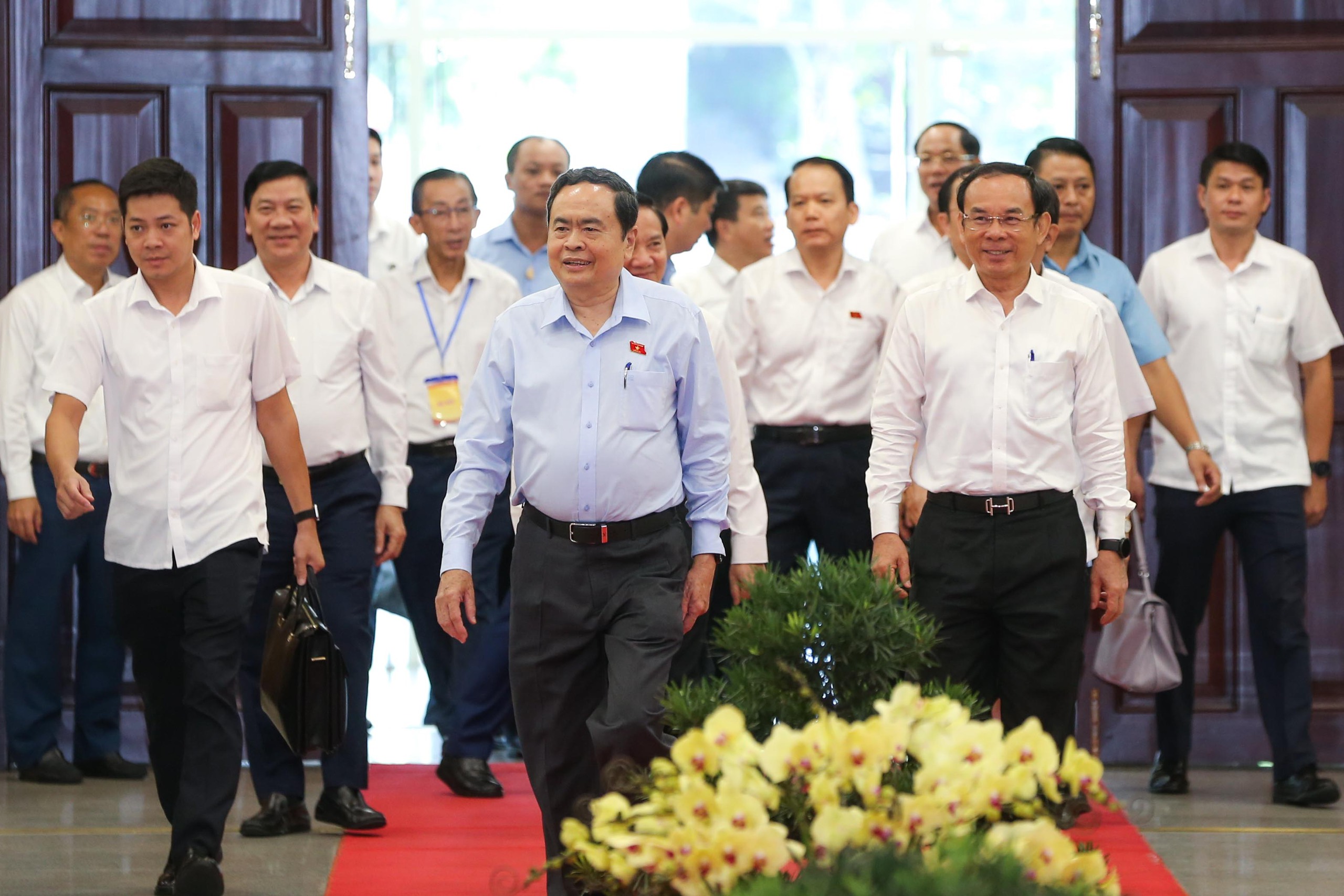 Bí thư Thành ủy TP HCM Nguyễn Văn Nên đón tiếp Chủ tịch Quốc hội Trần Thanh Mẫn tại buổi làm việc của Đoàn công tác Đảng Đoàn Quốc hội với Thành ủy TP HCM. Ảnh: HOÀNG TRIỀU