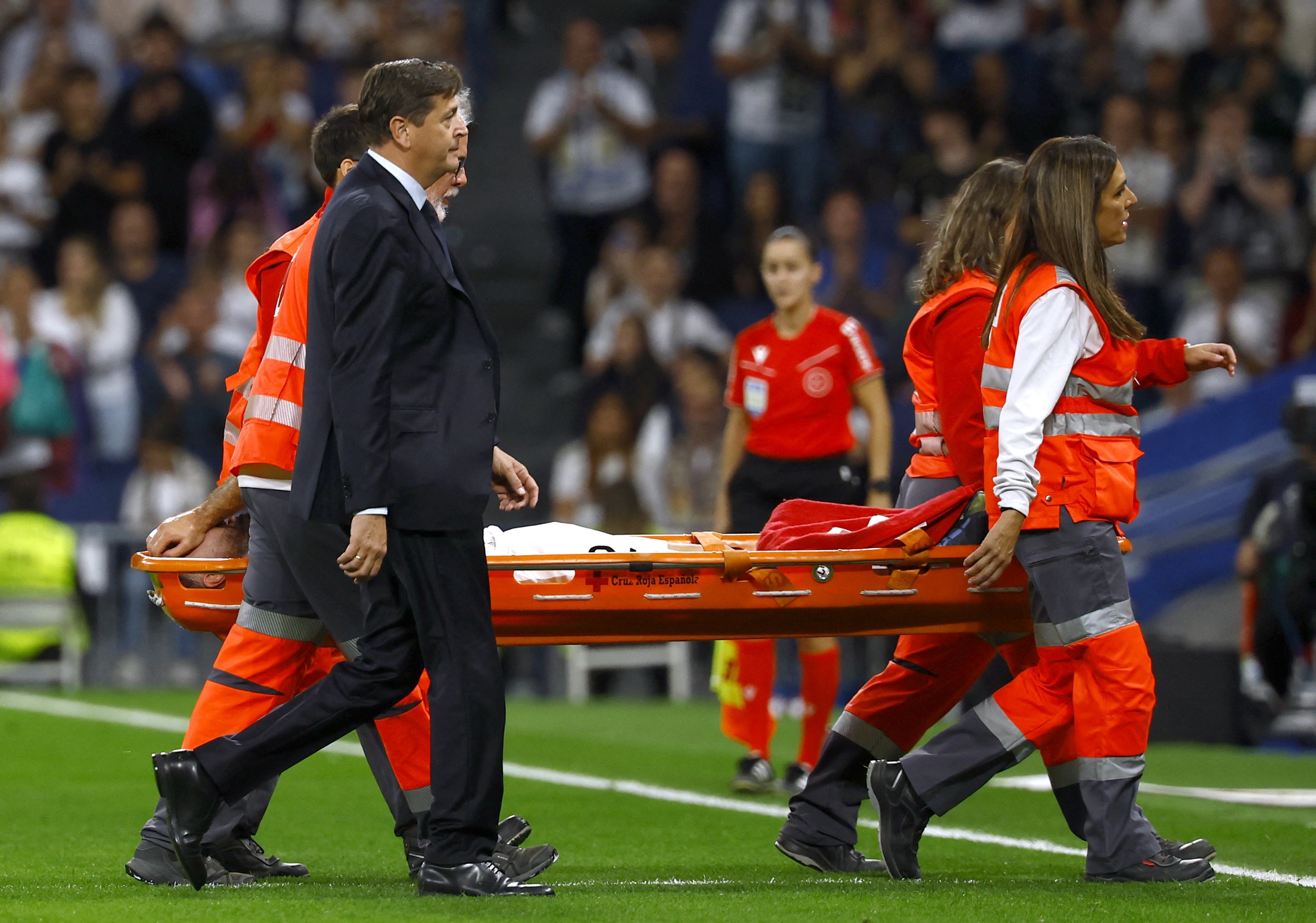 Real Madrid "bắn hạ" Villarreal hai b&agrave;n, mất hai trụ cột- Ảnh 8.