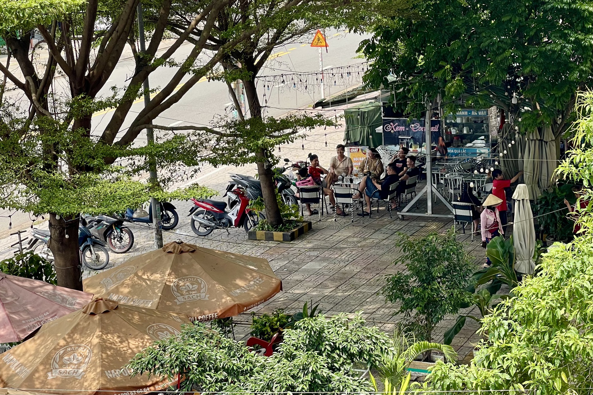 Bất chấp "lệnh" của phường, chung cư C5, C6 ở TP Thủ Đức vẫn bị lấn chiếm tr&agrave;n lan- Ảnh 5.