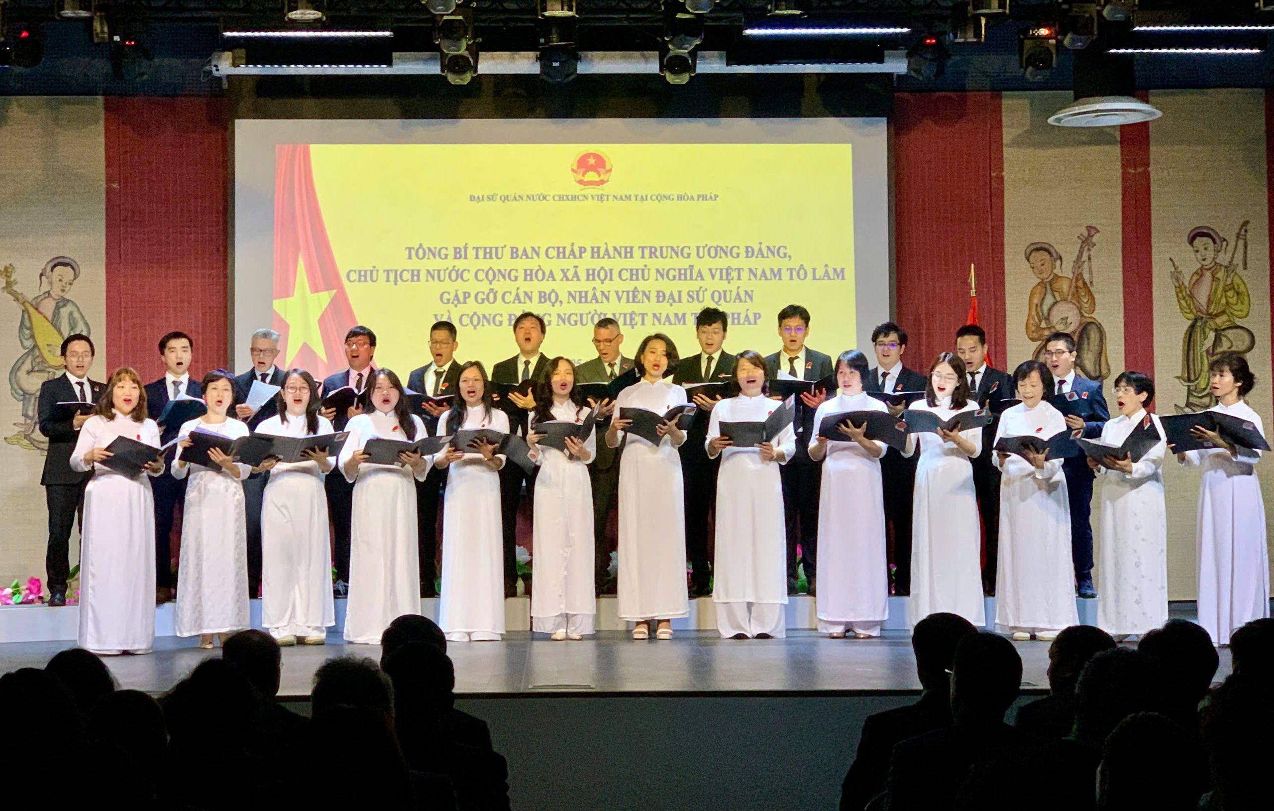 Tổng B&iacute; thư, Chủ tịch nước T&ocirc; L&acirc;m gặp cộng đồng người Việt Nam tại Ph&aacute;p- Ảnh 4.