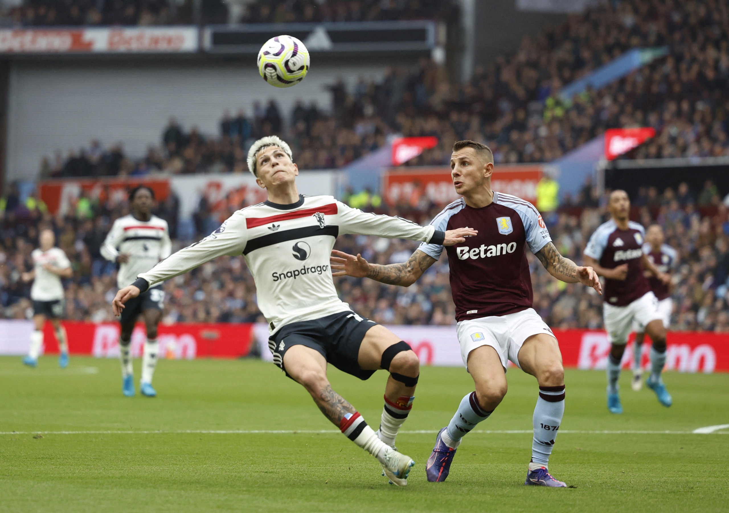 Cầm ch&acirc;n Aston Villa, Man United n&iacute;u "ghế" thầy Ten Hag- Ảnh 1.