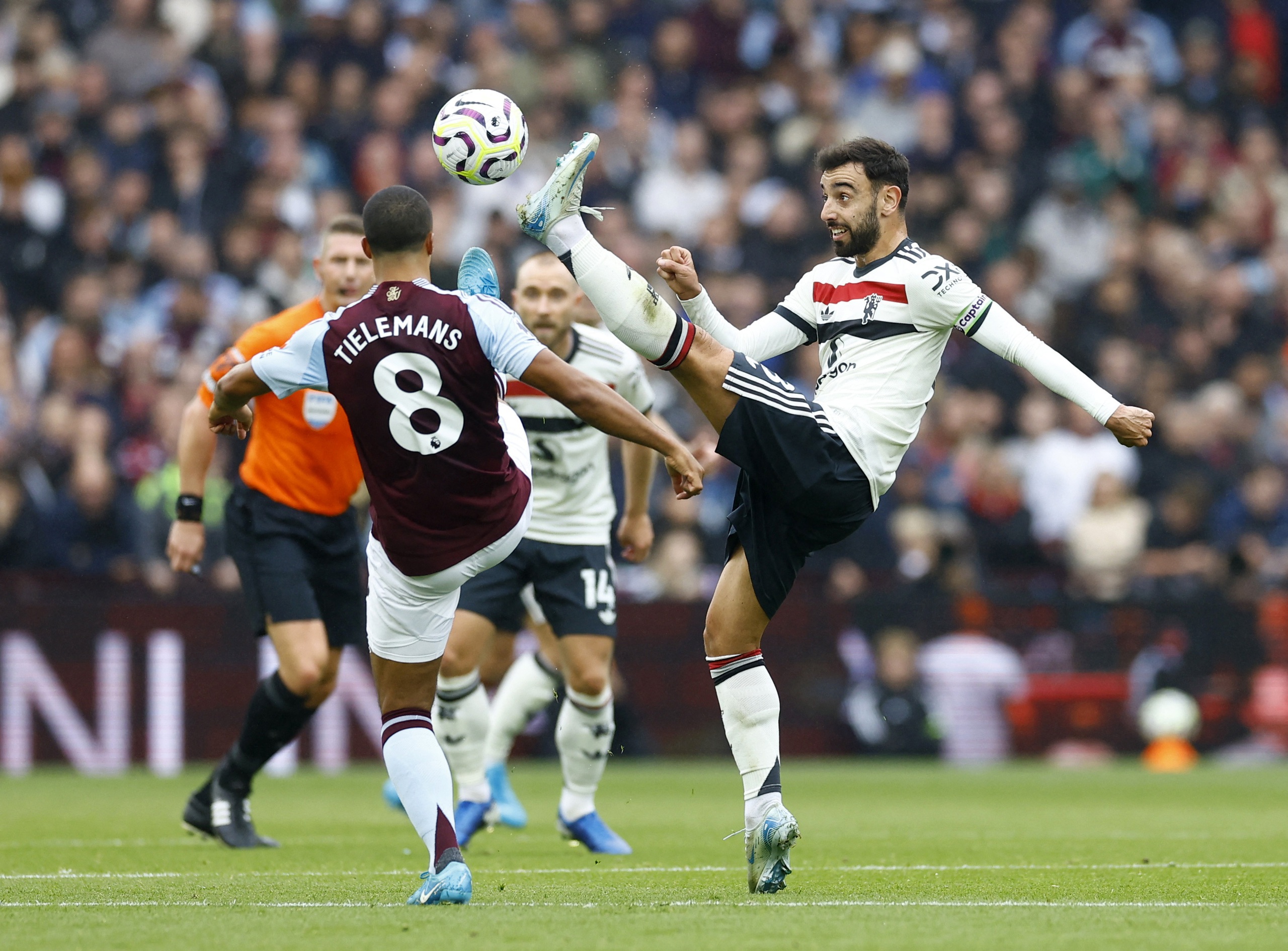Cầm ch&acirc;n Aston Villa, Man United n&iacute;u "ghế" thầy Ten Hag- Ảnh 2.
