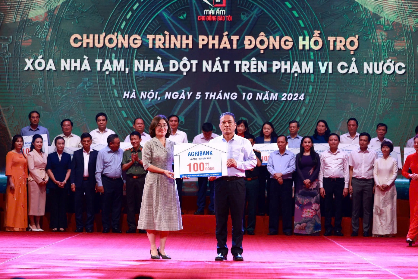 Agribank ủng hộ “Mái ấm cho đồng bào tôi” 100 tỉ đồng- Ảnh 2.