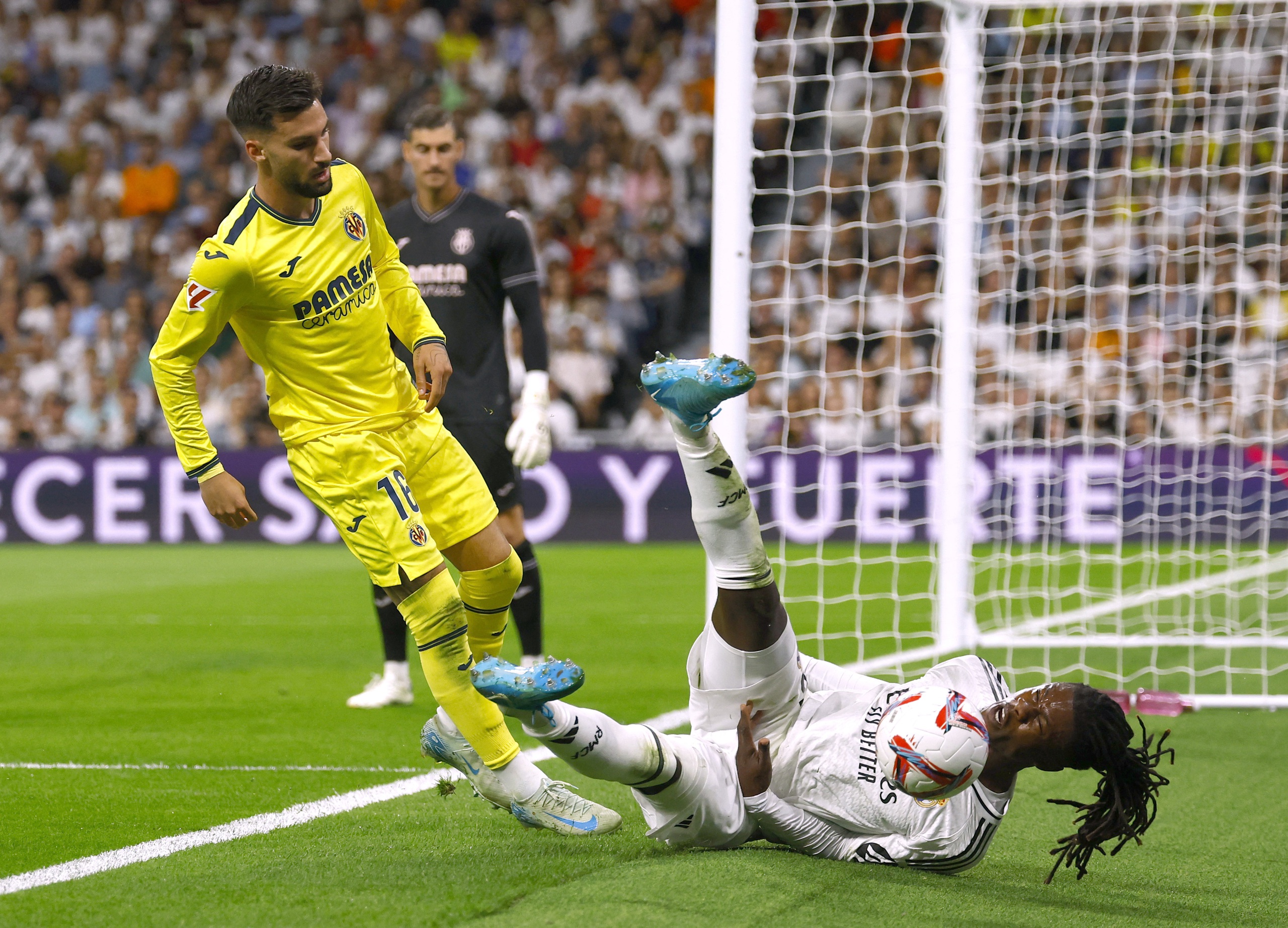 Real Madrid "bắn hạ" Villarreal hai b&agrave;n, mất hai trụ cột- Ảnh 2.