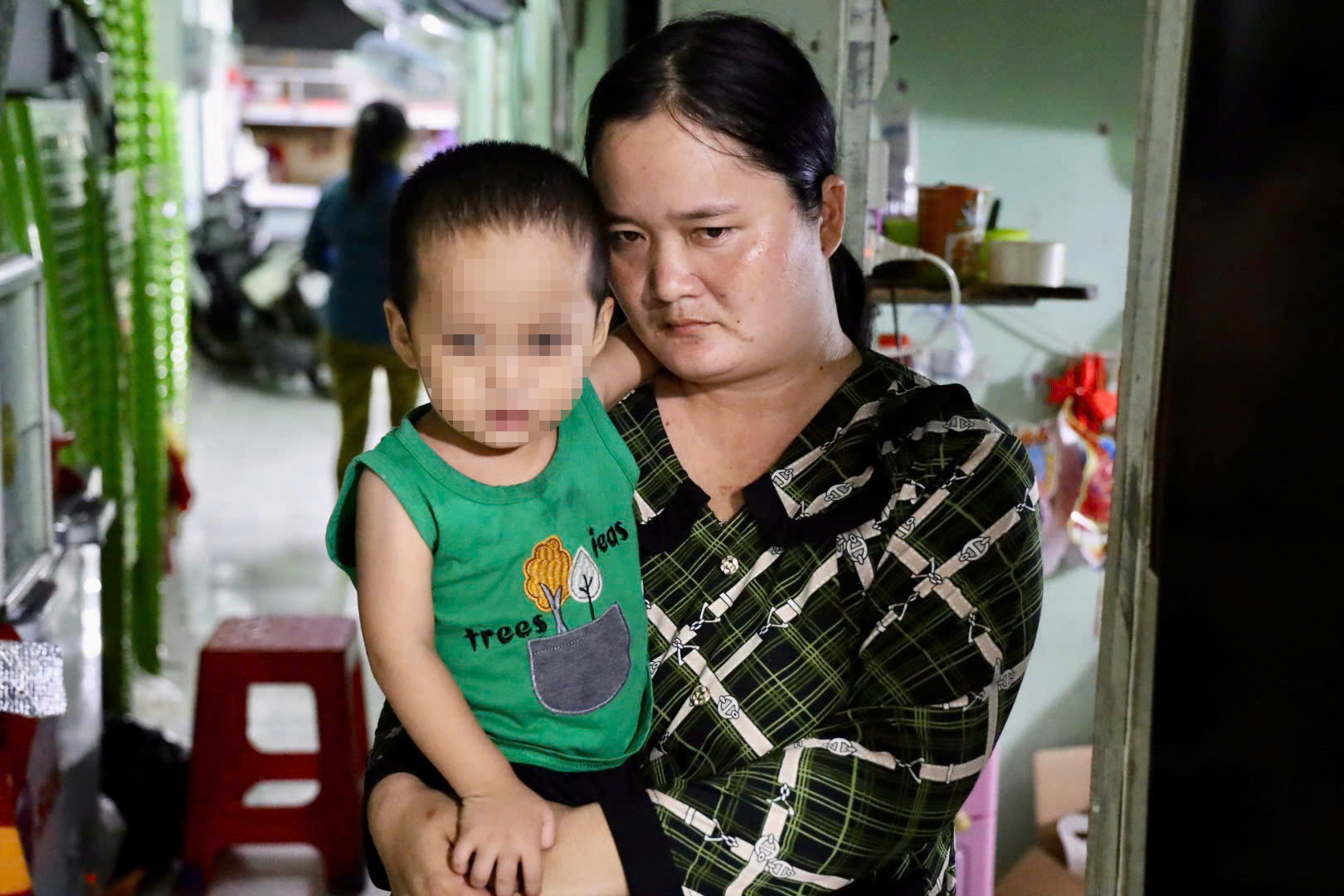 G&aacute;nh nặng bệnh tật v&agrave; những cảnh đời ngang tr&aacute;i- Ảnh 1.