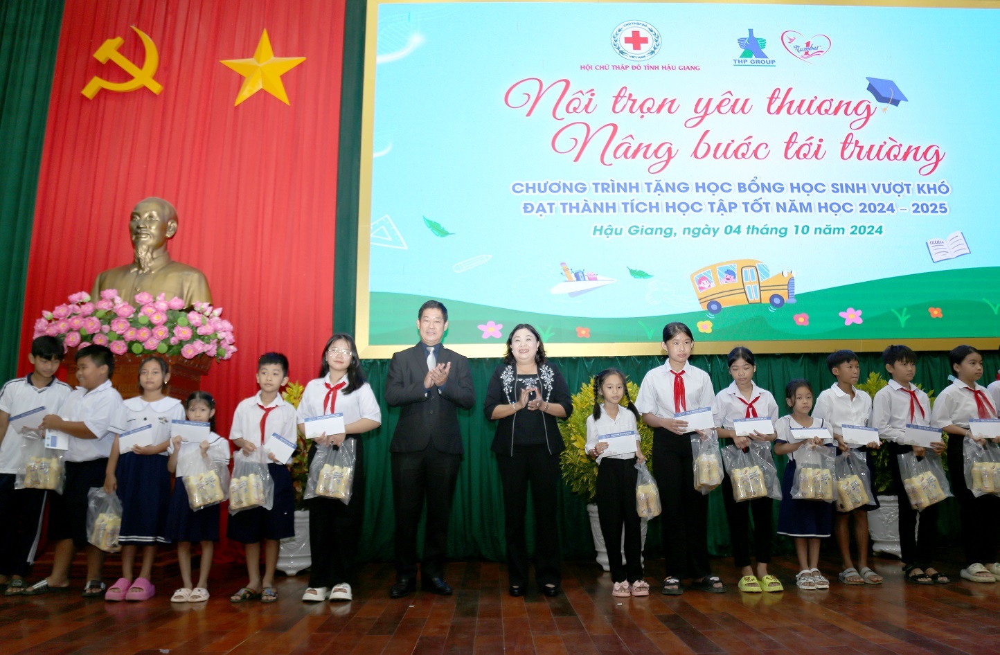 T&acirc;n Hiệp Ph&aacute;t tiếp tục h&agrave;nh tr&igrave;nh &ldquo;N&acirc;ng bước tới trường&rdquo; cho 800 em học sinh gi&agrave;u nghị lực vượt kh&oacute;- Ảnh 2.