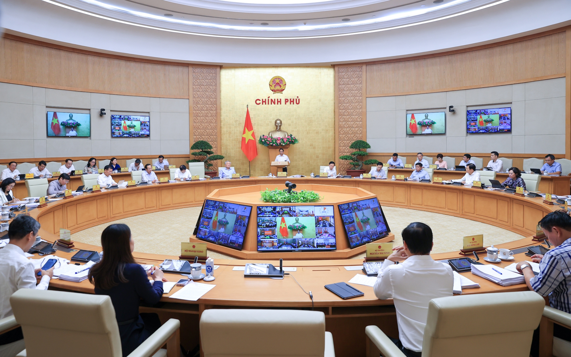 Phấn đấu tăng trưởng trên 7%