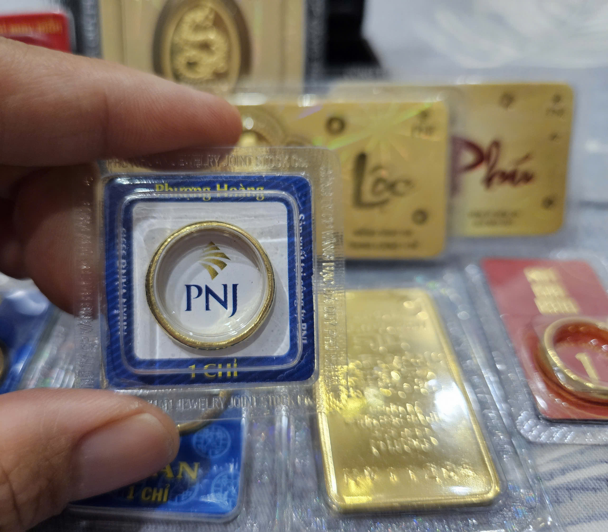 Xuất hiện "c&ograve; mồi" xin cấp giấy chứng nhận sản xuất v&agrave;ng trang sức- Ảnh 1.