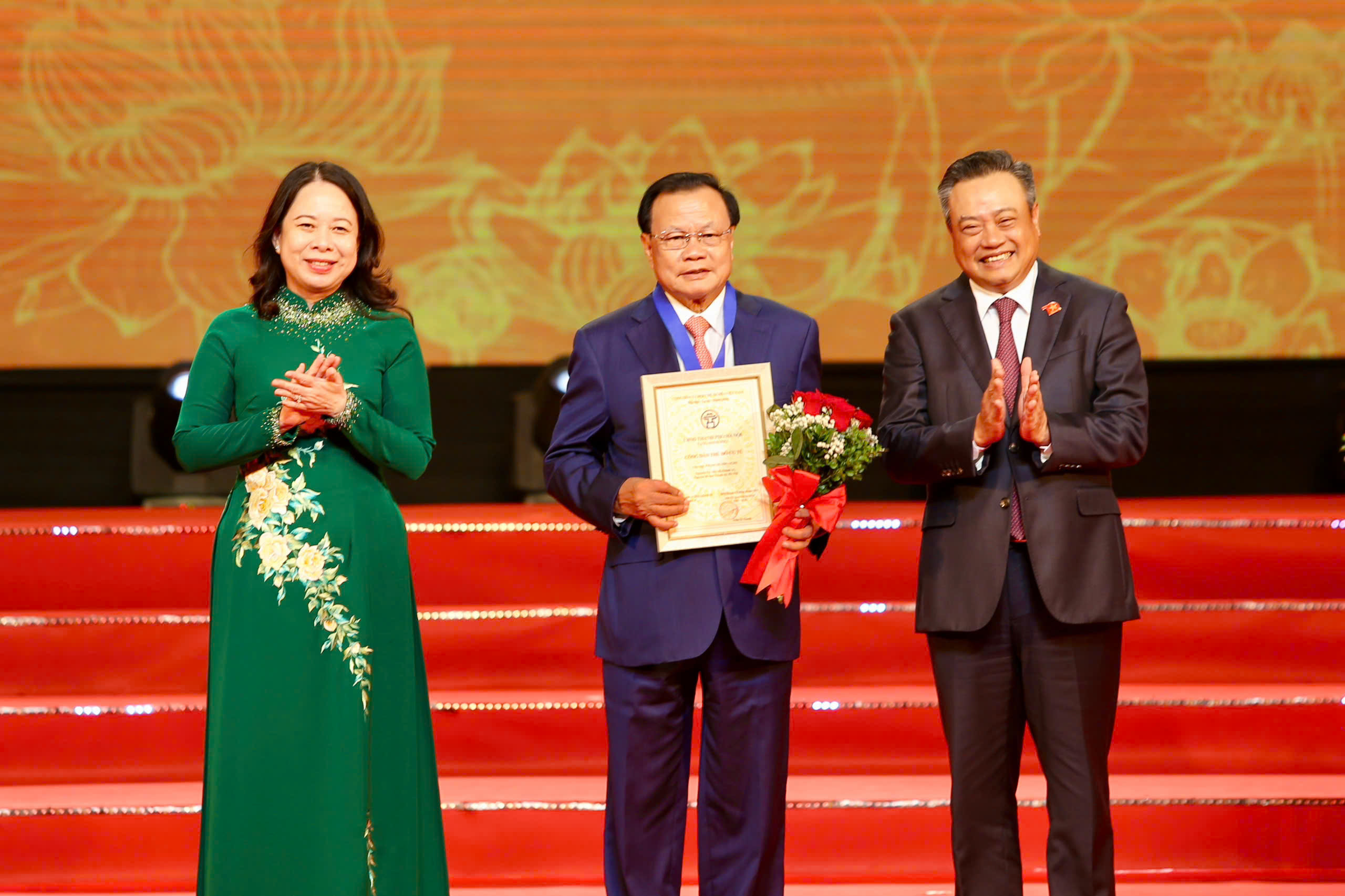 Nguyên Bí thư Hà Nội Phạm Quang Nghị được vinh danh "Công dân Thủ đô ưu tú"- Ảnh 3.