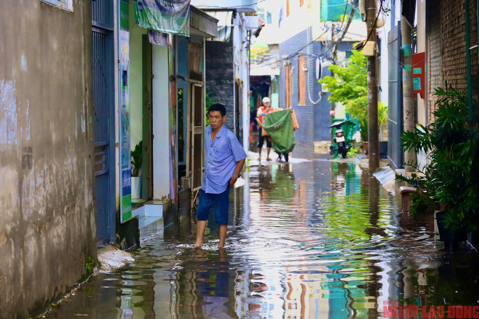 Sau mưa lớn, nhiều tuyến đường ở TP HCM ngập s&acirc;u- Ảnh 10.