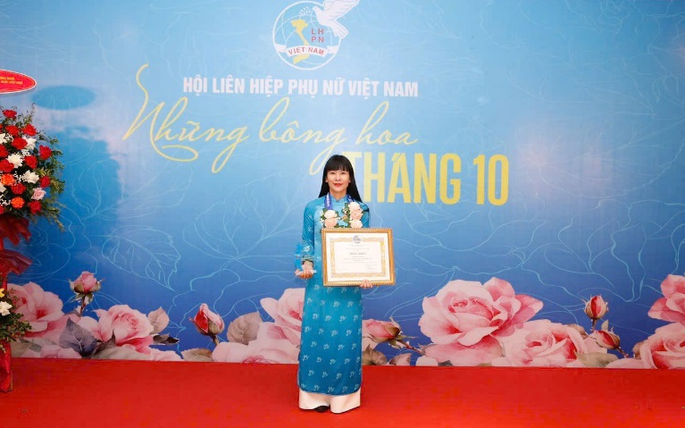 B&agrave; Trịnh Thị Hồng V&acirc;n được vinh danh Doanh nh&acirc;n Khoa học & C&ocirc;ng nghệ ti&ecirc;u biểu - Ảnh 3.