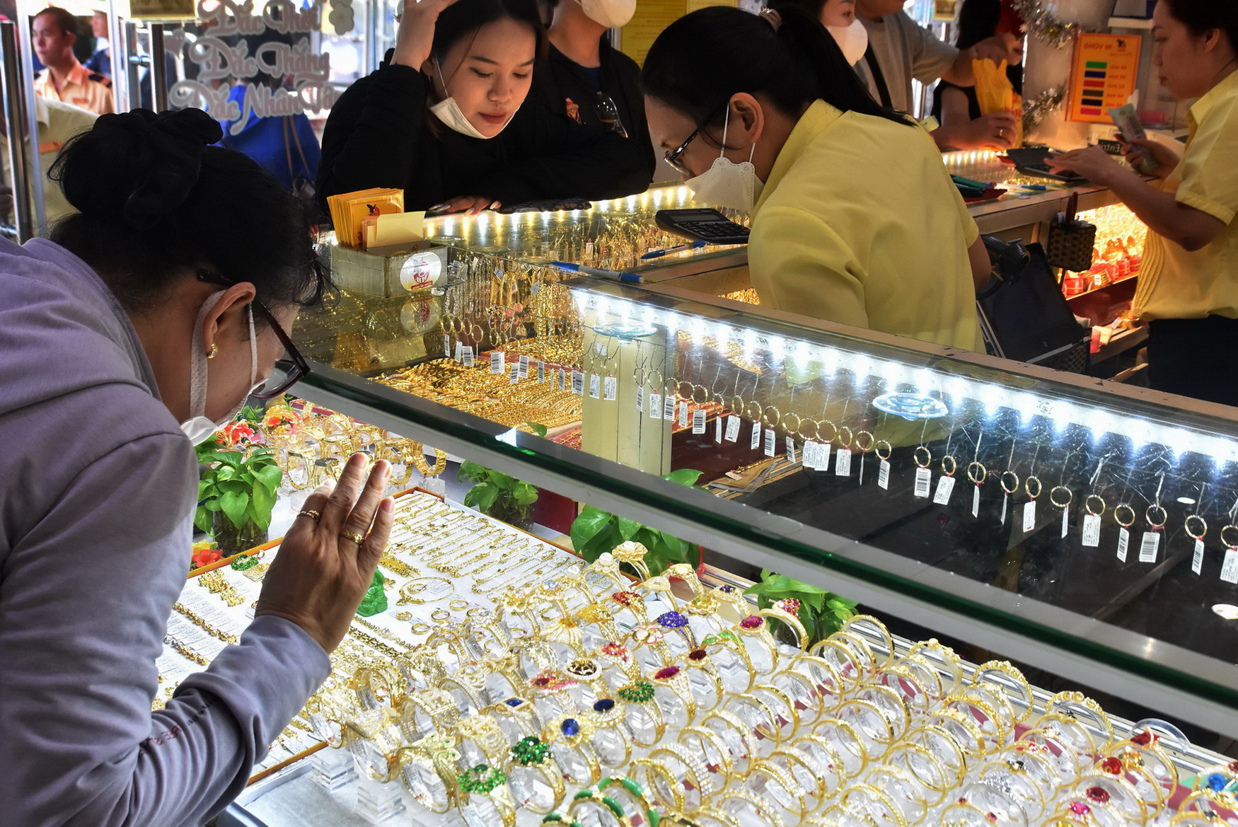 Gi&aacute; v&agrave;ng h&ocirc;m nay, 9-10: Rơi thẳng đứng- Ảnh 1.