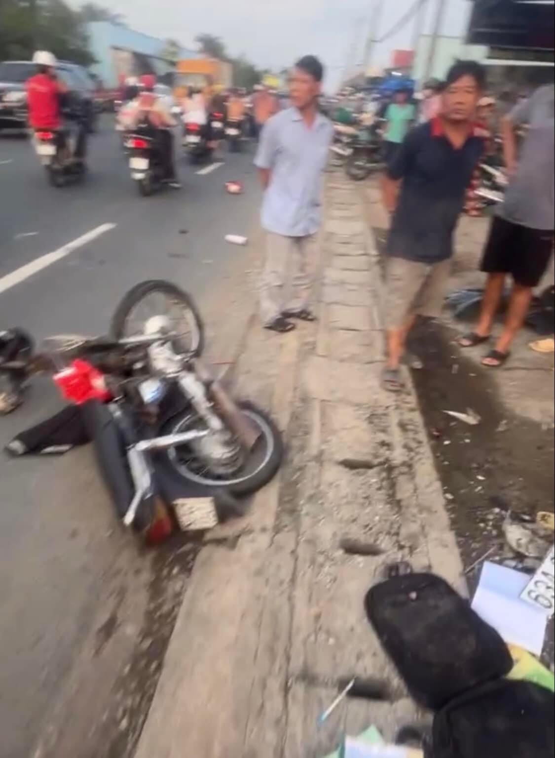 CLIP: C&aacute;n bộ ng&acirc;n h&agrave;ng l&aacute;i &ocirc; t&ocirc; t&ocirc;ng chết người rồi bỏ chạy- Ảnh 2.