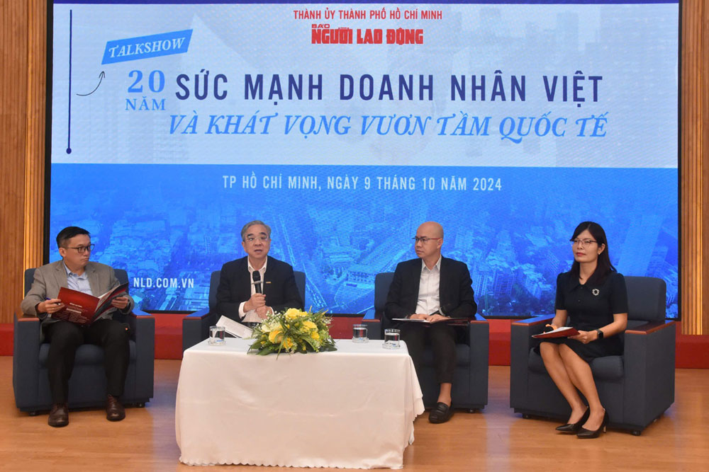 Các khách mời chia sẻ nhiều ý kiến tâm huyết để phát huy mạnh mẽ hơn nữa sức mạnh doanh nhân, doanh nghiệp vươn tầm quốc tế. Ảnh: TẤN THẠNH