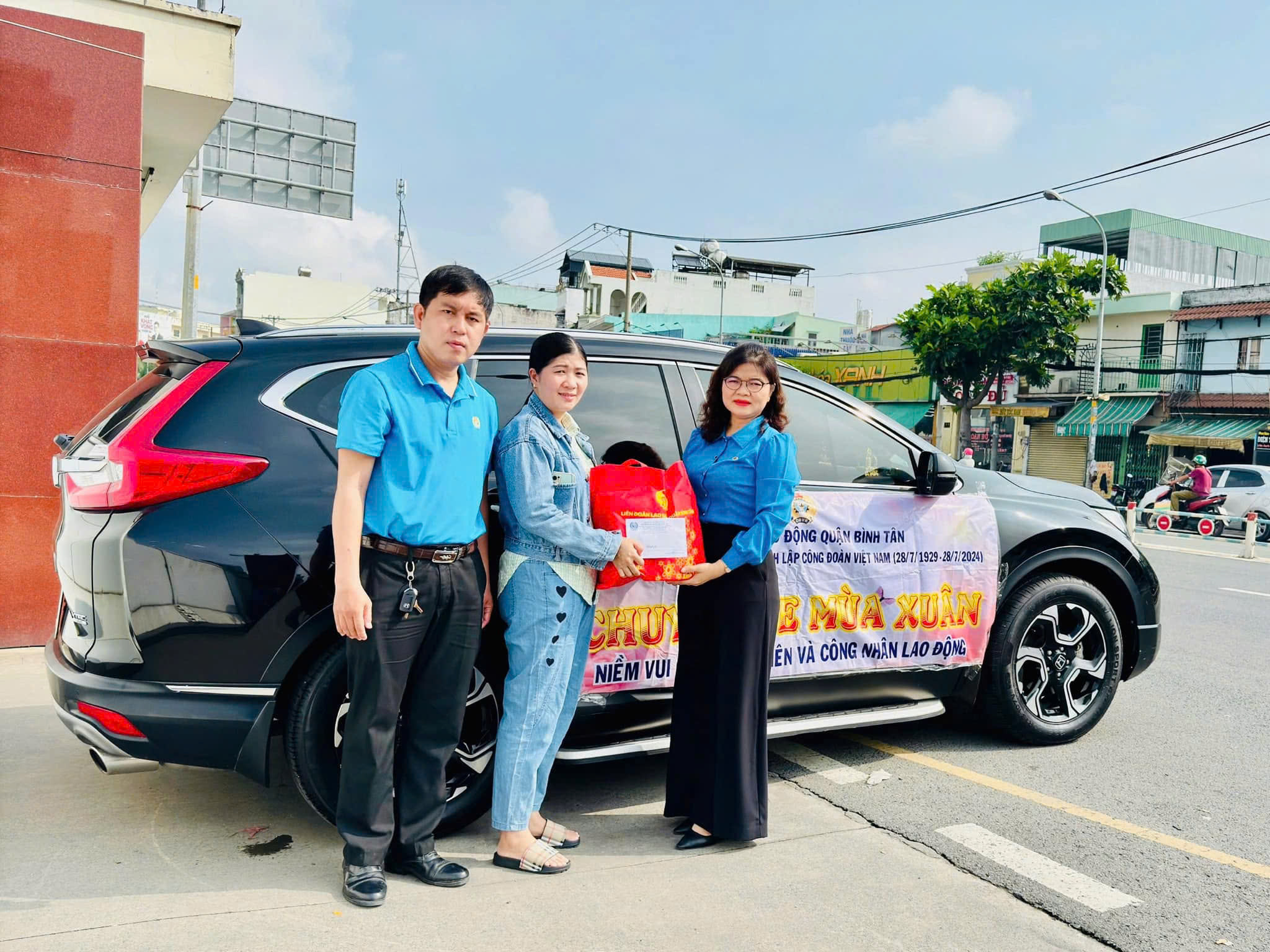 Hỗ trợ đo&agrave;n vi&ecirc;n - lao động kh&oacute; khăn- Ảnh 1.