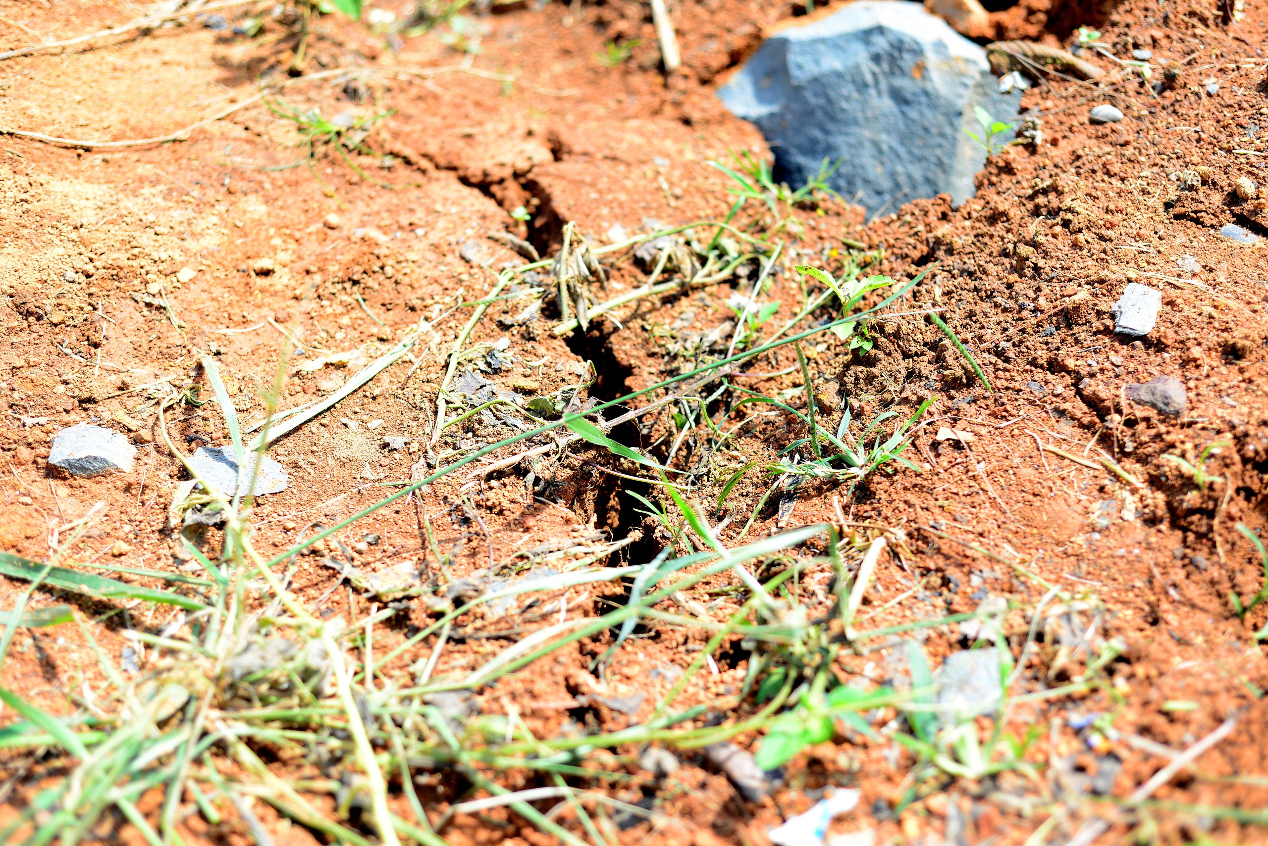 L&acirc;m Đồng: Sống bất an dưới ch&acirc;n ngọn đồi xuất hiện vết nứt lớn- Ảnh 9.
