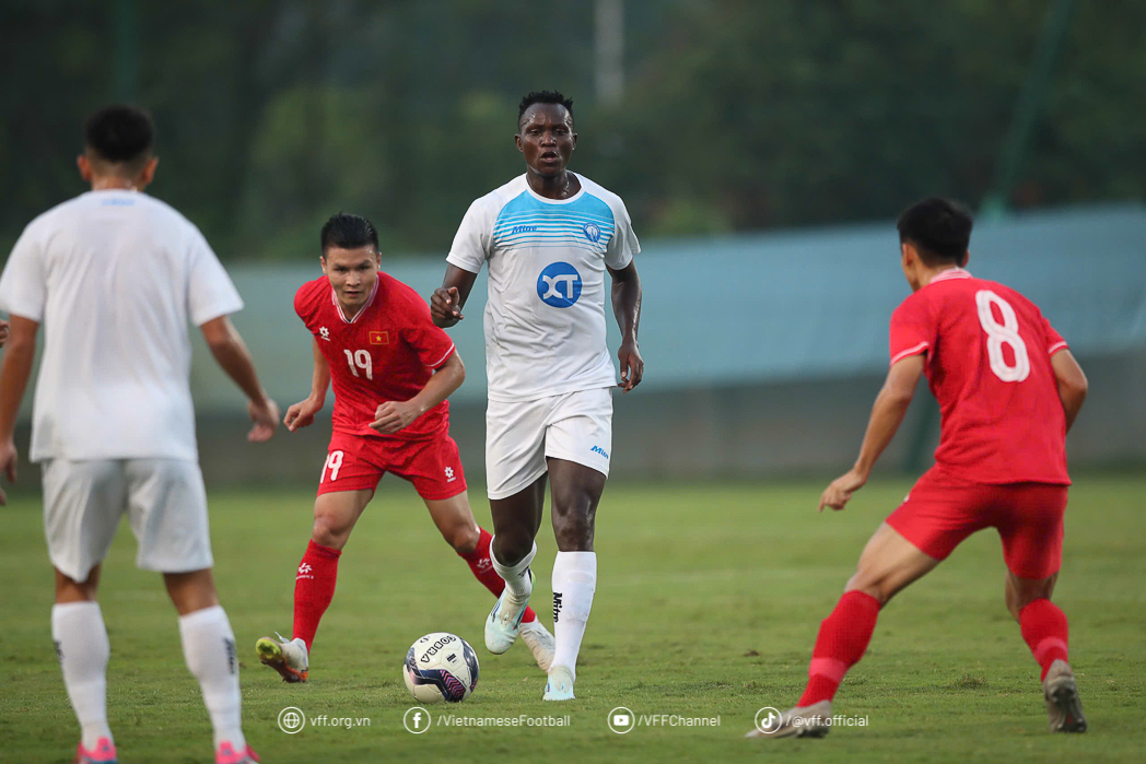 Sao trẻ lập c&ocirc;ng gi&uacute;p tuyển Việt Nam thắng ĐKVĐ V-League- Ảnh 1.