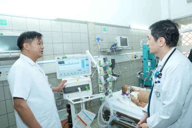 B&eacute; g&aacute;i L&agrave;ng Nủ xuất viện- Ảnh 2.